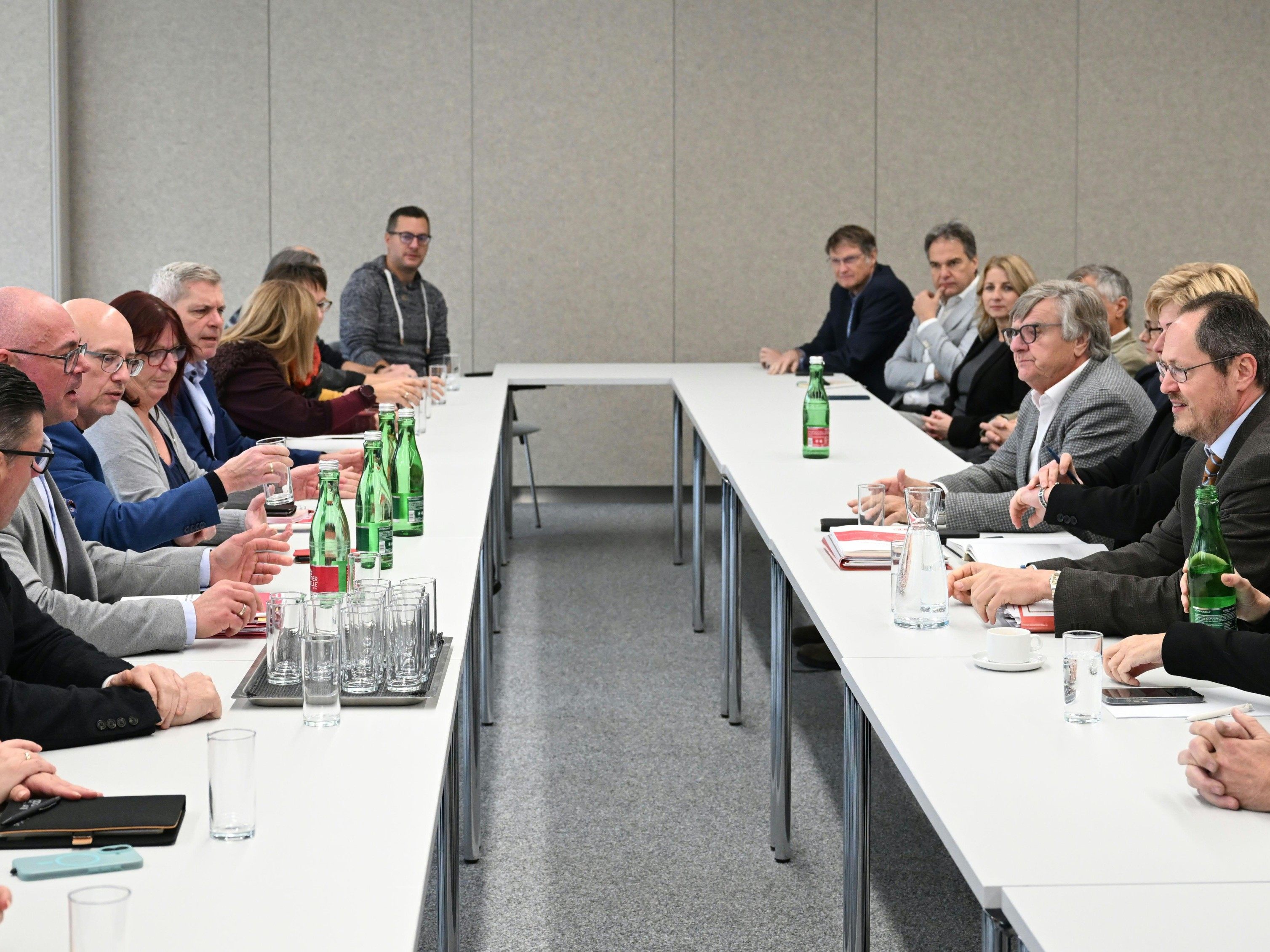 Die Sozialpartner konnten sich heute auf einen Abschluss einigen.