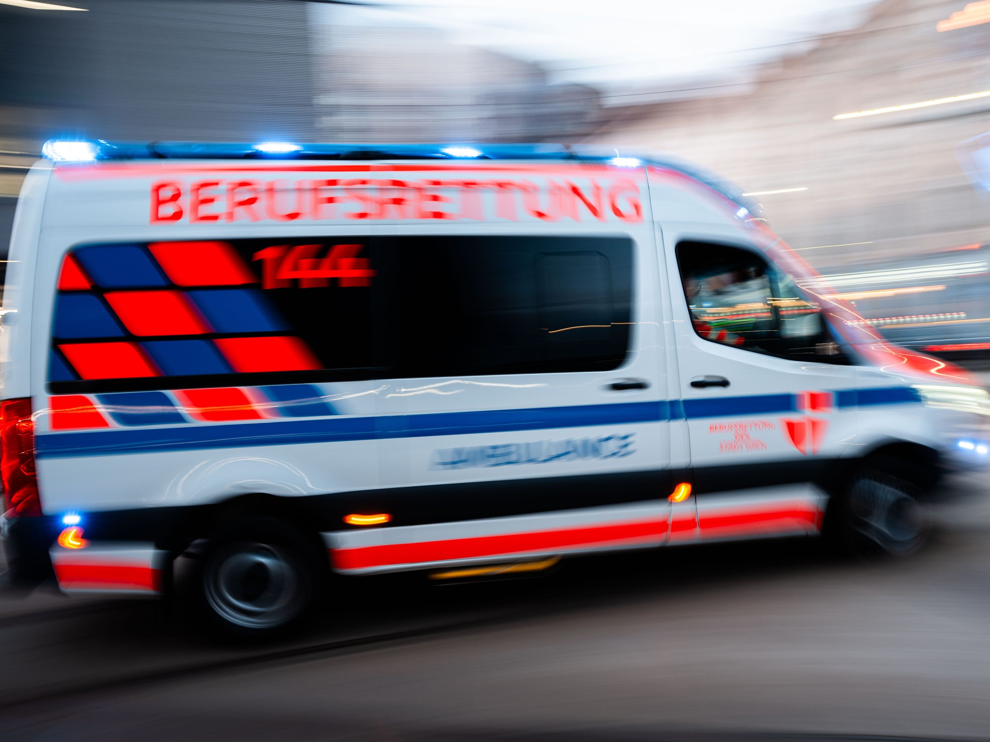 Schwerer Verkehrsunfall in Wien-Wieden.