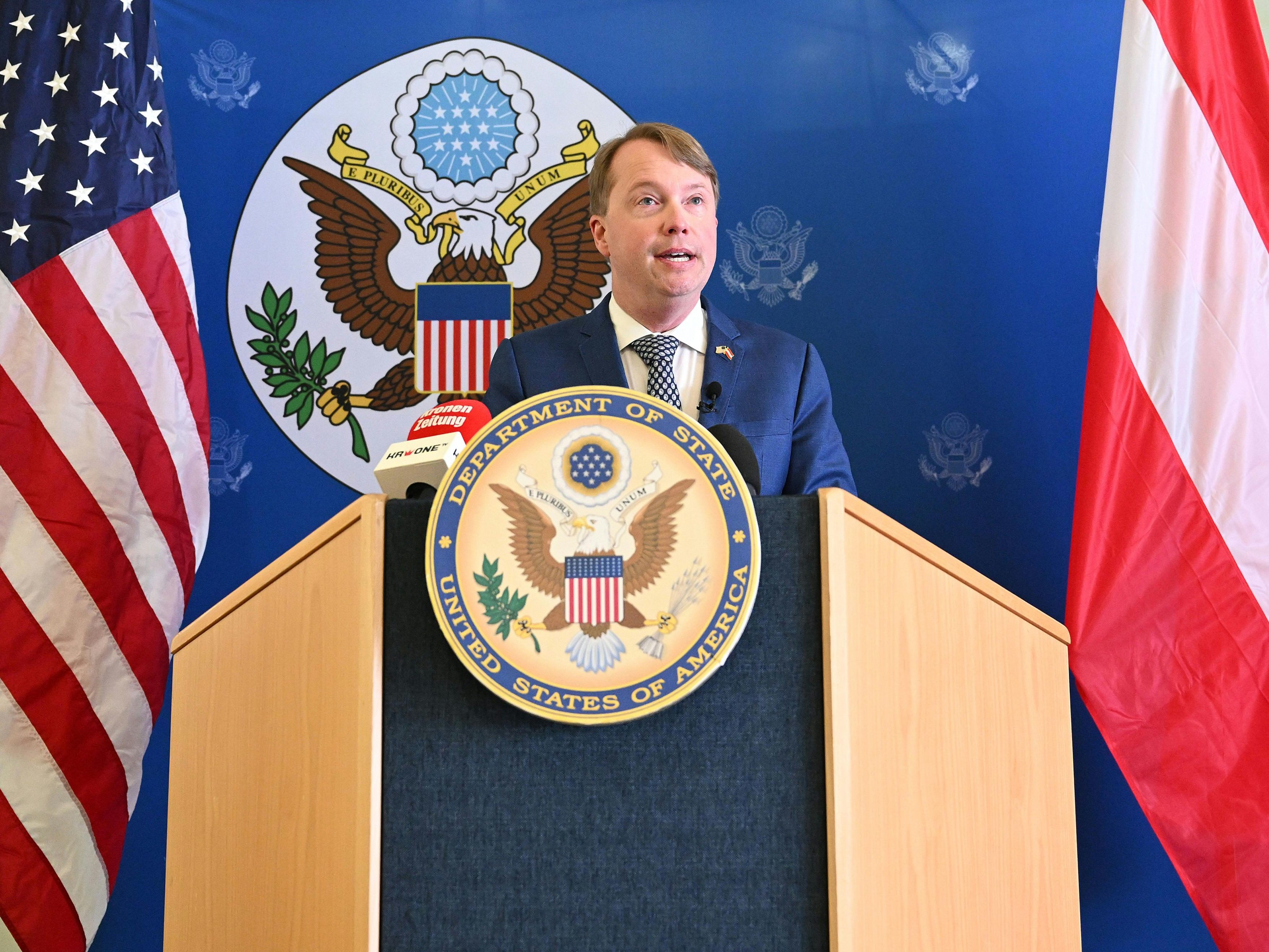 Der neue US-Botschafter Arthur Fisher am Flughafen Wien.