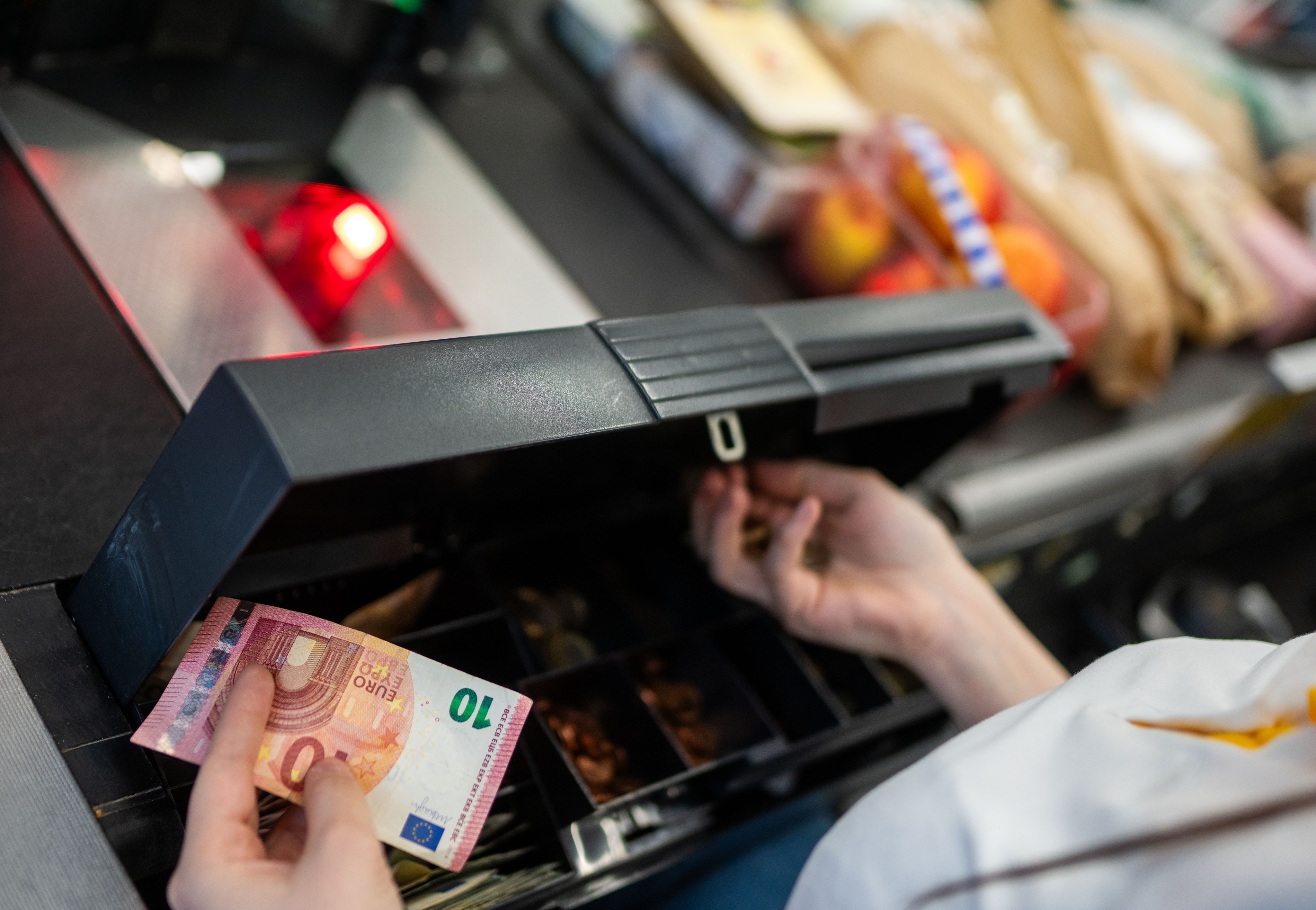 Začetek pogajanj o kolektivni pogodbi v trgovini napoveduje zahteven proces