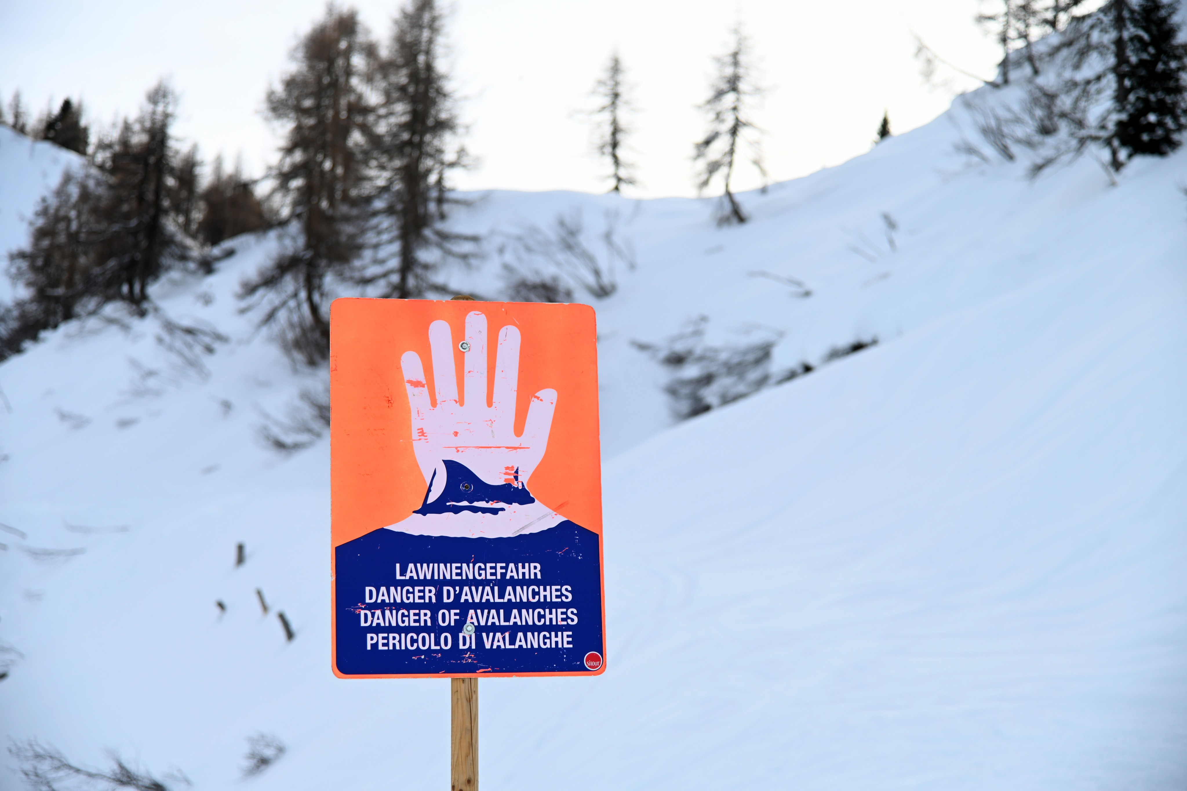 Lawinenabgang in Tirol: Mehrere Wintersportler verschüttet