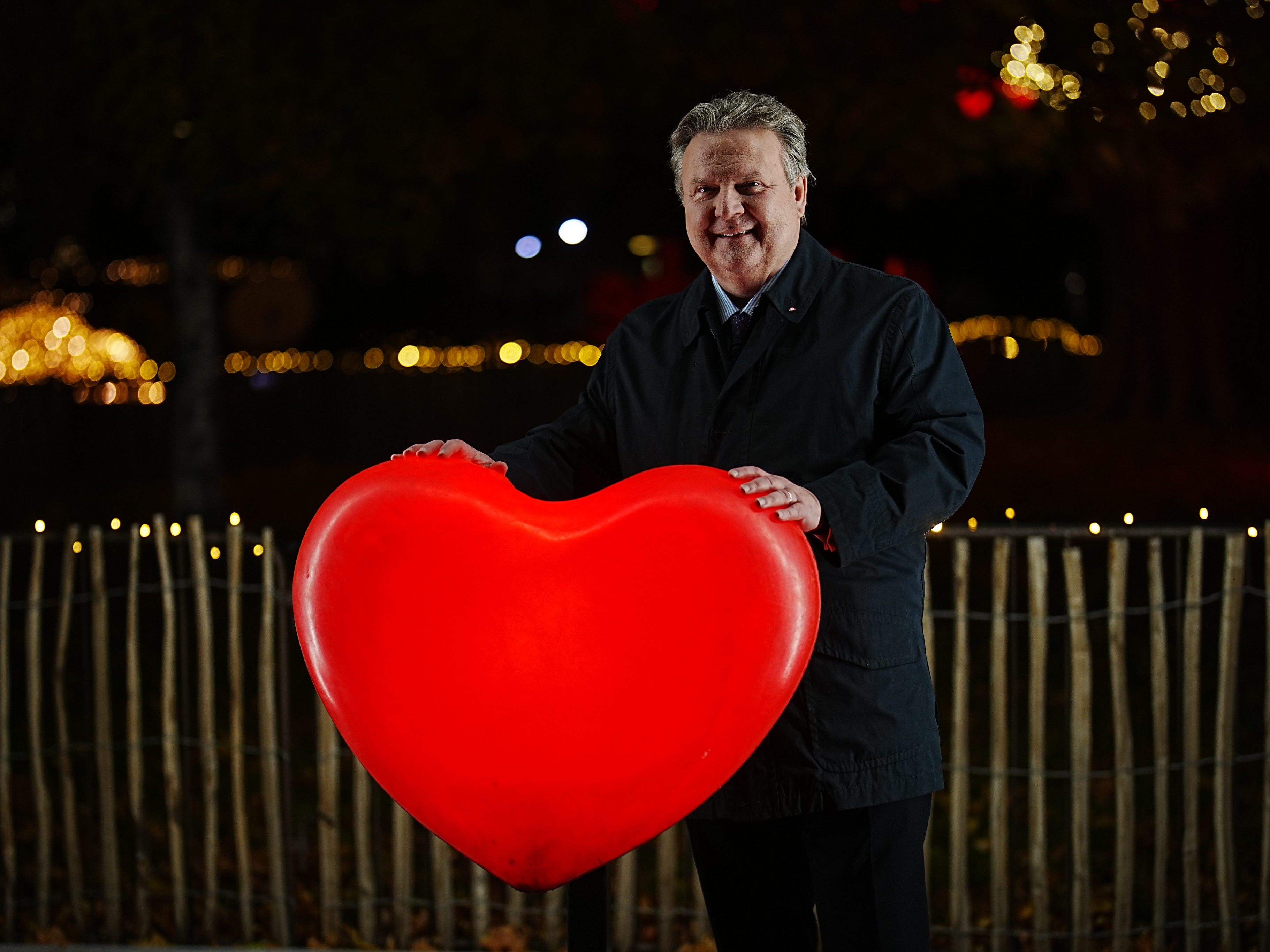 Ludwig bei der "Herzerlbaum"-Illumination. Am Freitag geht es mit dem Christkindlmarkt am Wiener Rathausplatz los.