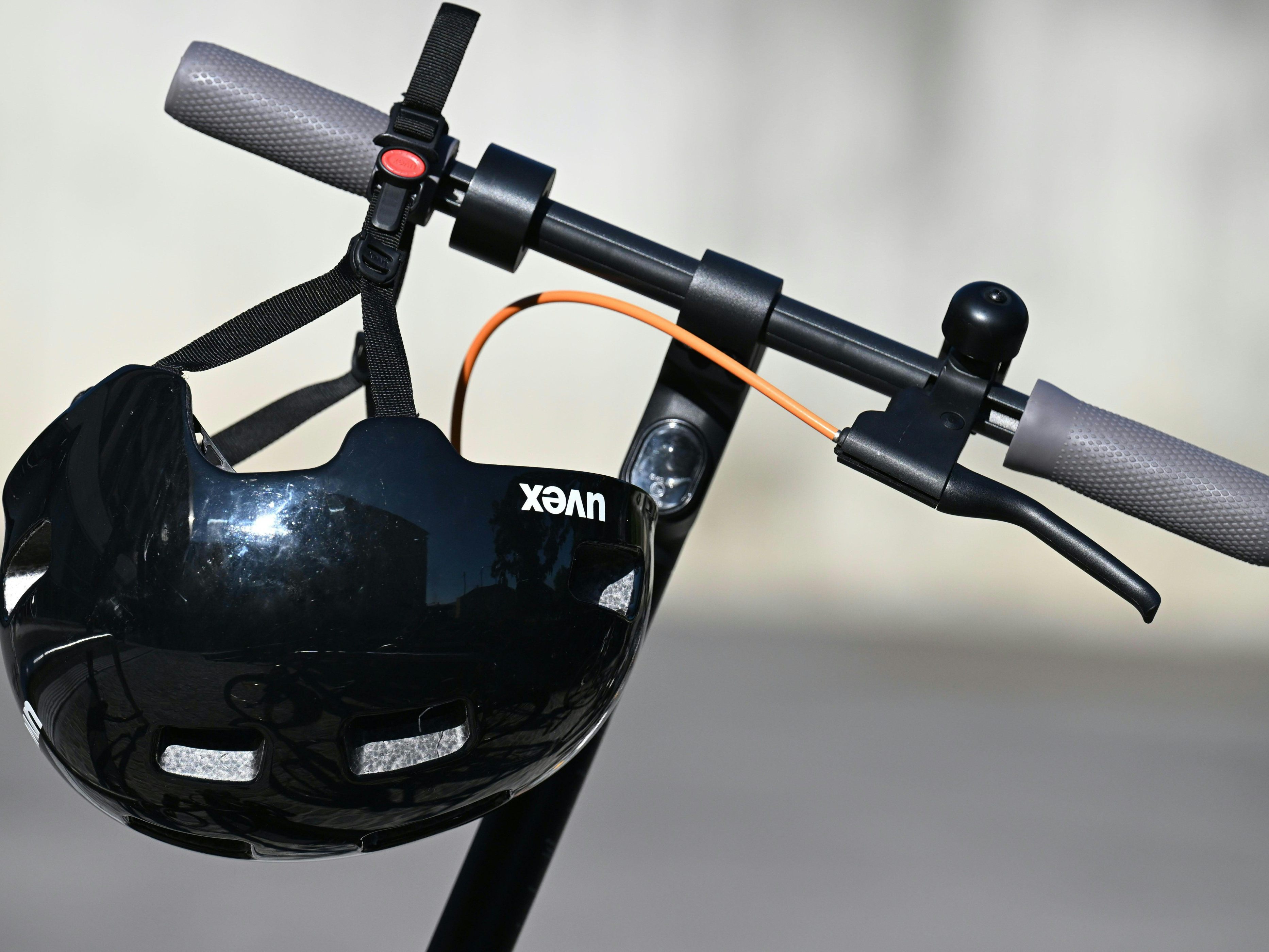 Umfrage zur Einführung einer Helmpflicht bei E-Bikes und E- Scootern.