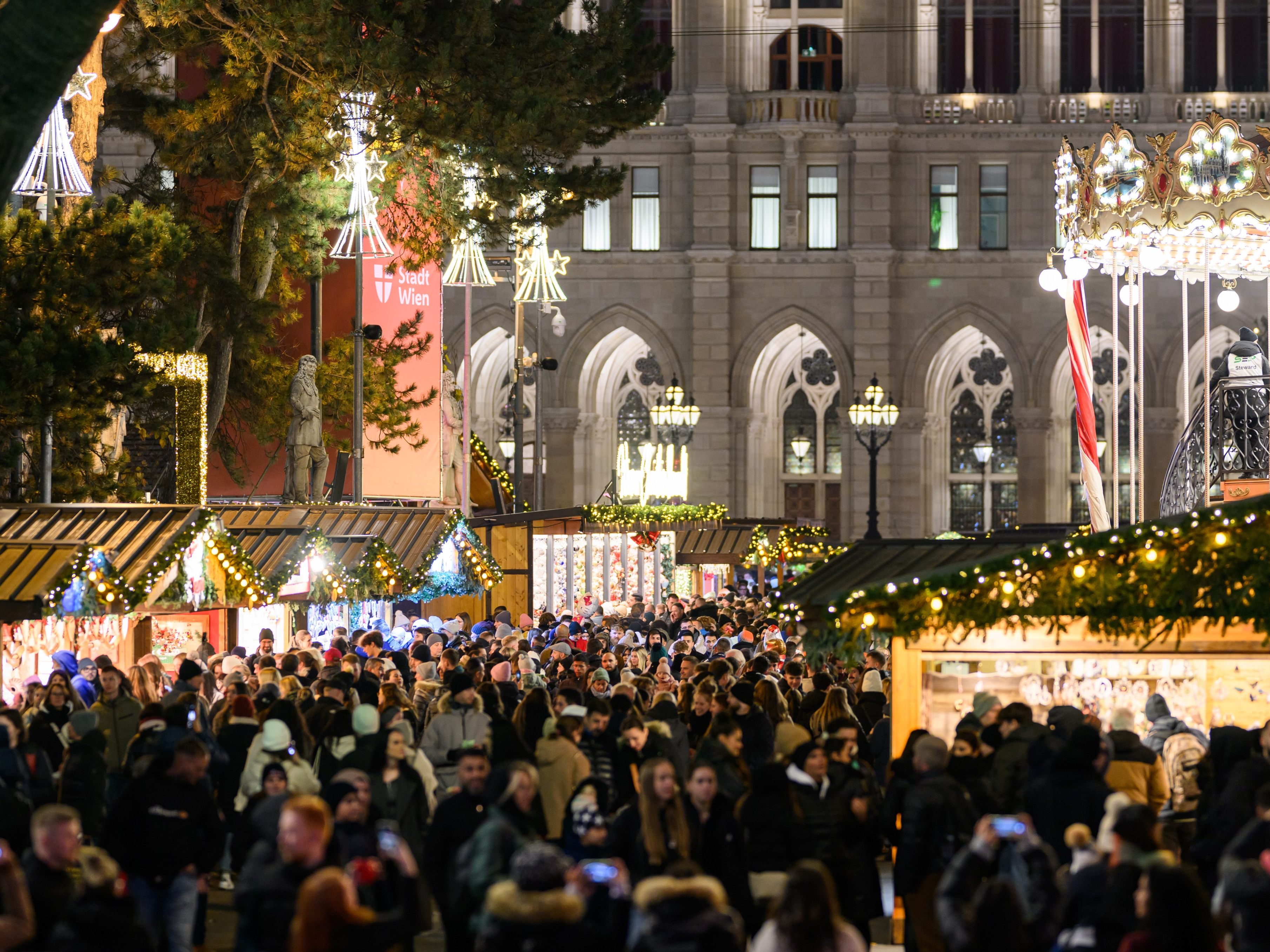 Viele Wienerinnen und Wiener besuchen auch heuer wieder einen Weihnachtsmarkt.