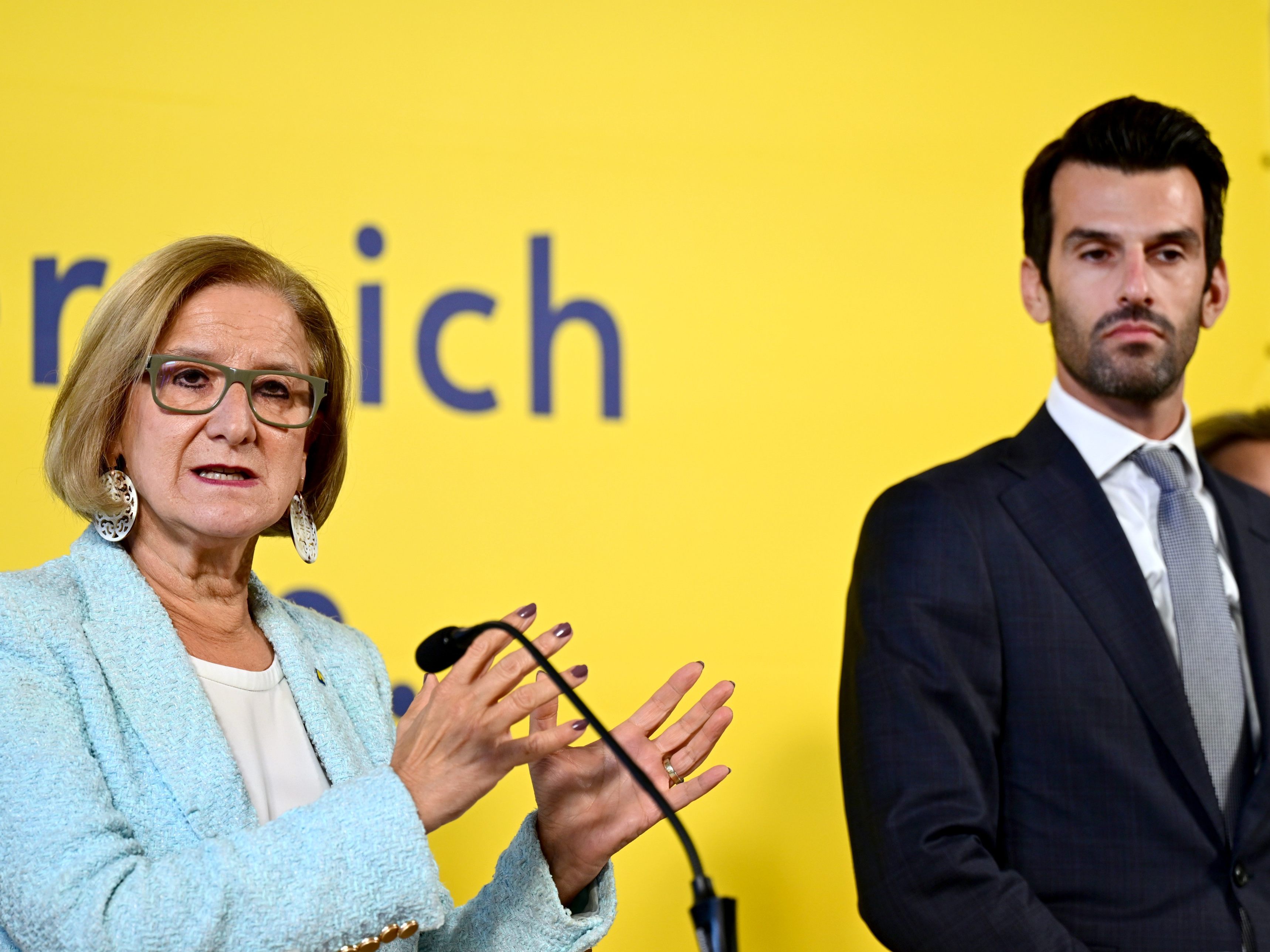 "Wir müssen die Sozialhilfe vor faulen Betrügern schützen, damit wir weiter denen helfen können, die wirklich unsere Hilfe brauchen", so Niederösterreichs Landeschefin Mikl-Leitner (links).