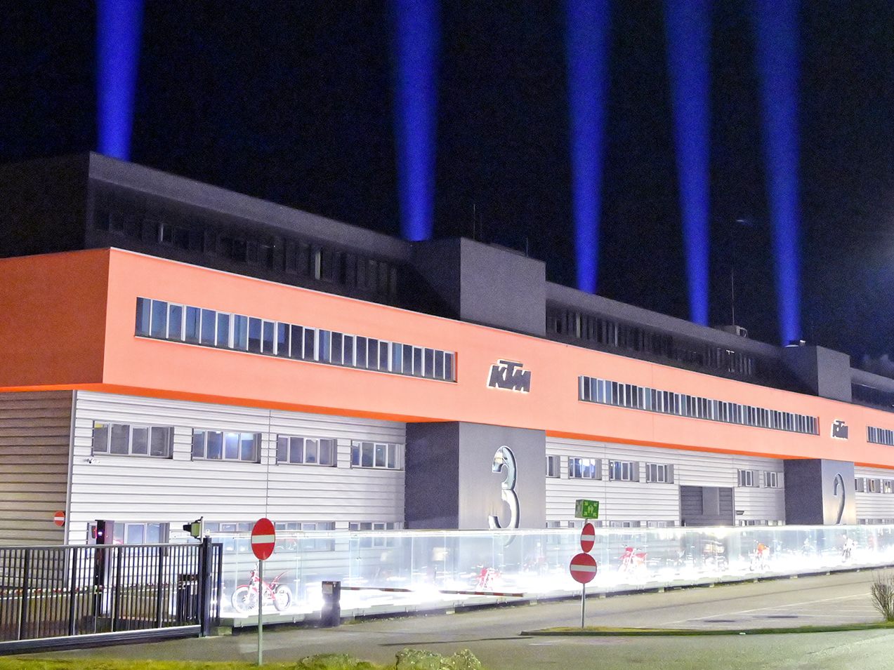 Eine indische Firma übernimmt die Mehrheit an der KTM-Mutter Pierer Mobility und wird damit kontrollierende Hauptaktionärin des oberösterreichischen Motorradherstellers.