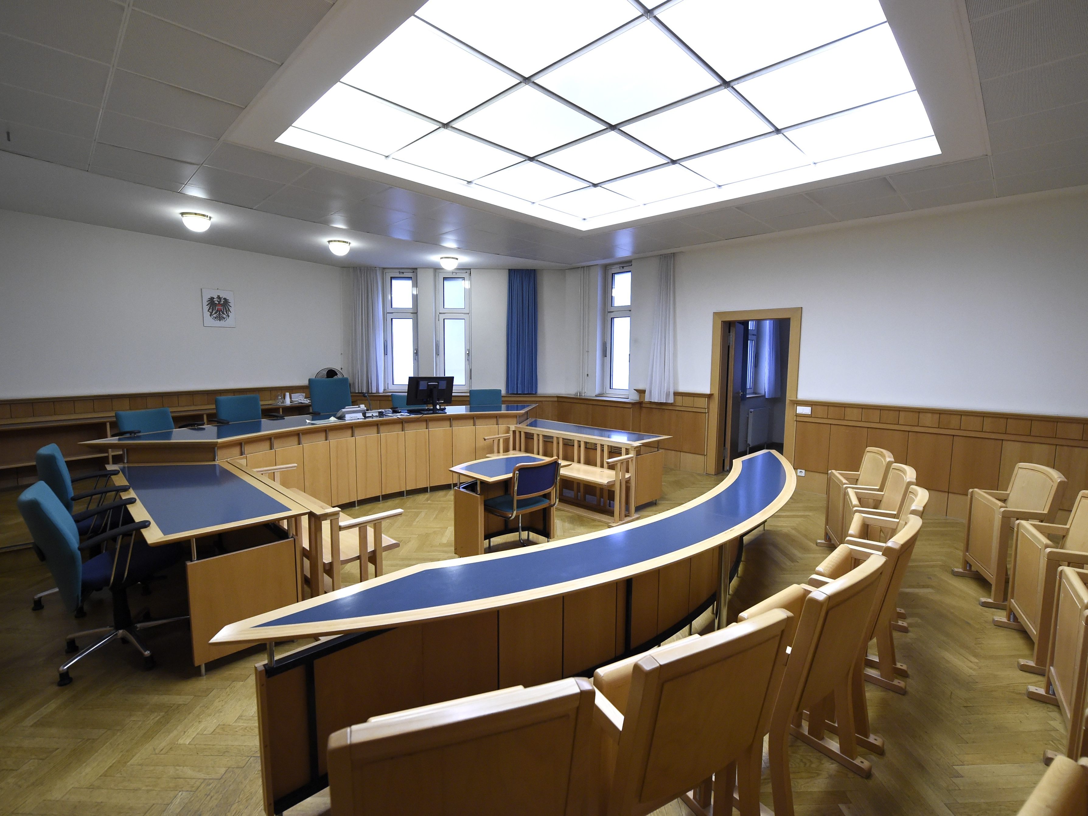 Der Beschuldigten drohen bis zu zwei Jahre Haft.