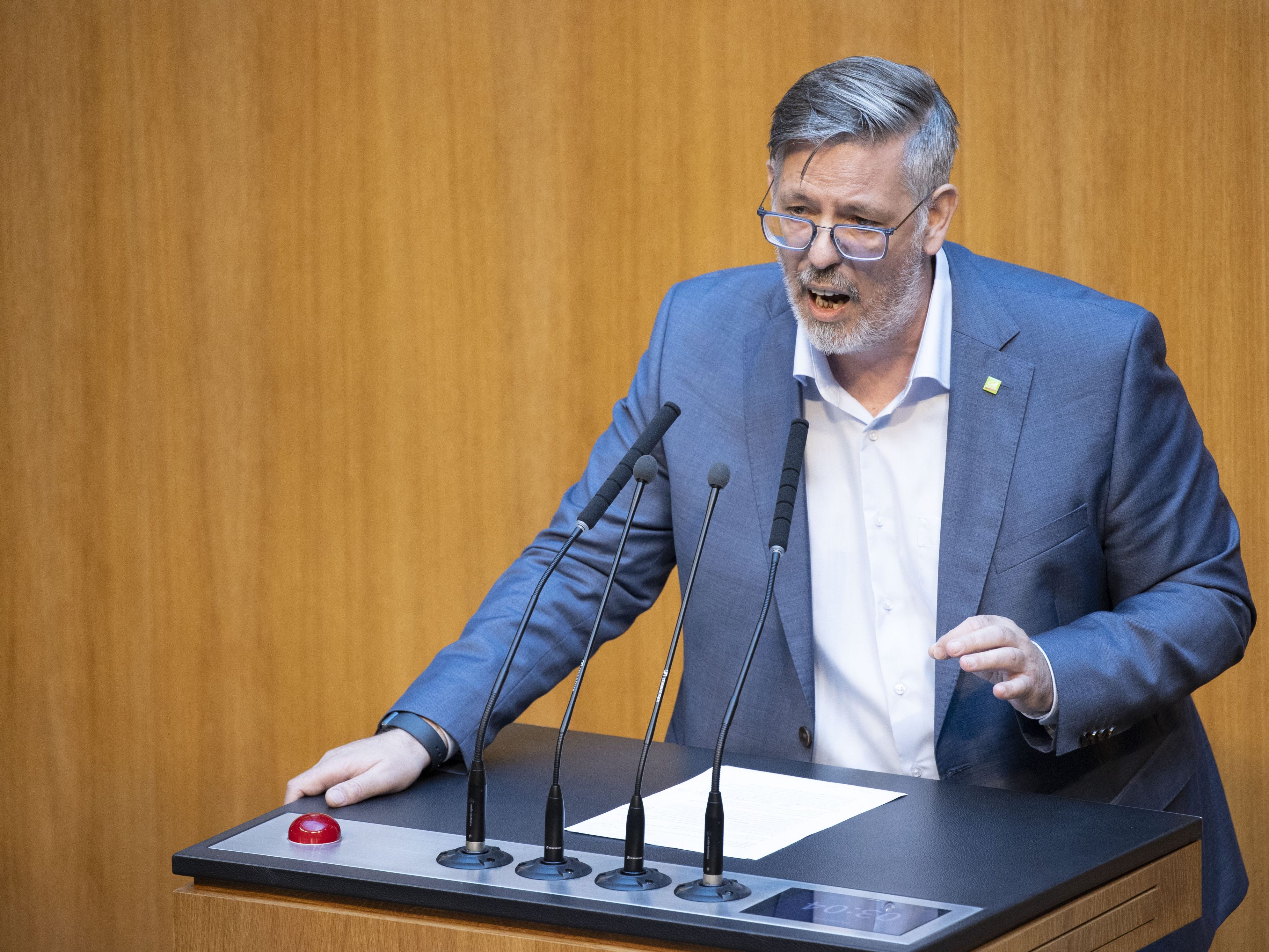 "Es ist bemerkenswert, dass das Innenministerium nicht mehr liefern kann", so Schallmeiner zu den "Oberösterreichischen Nachrichten".