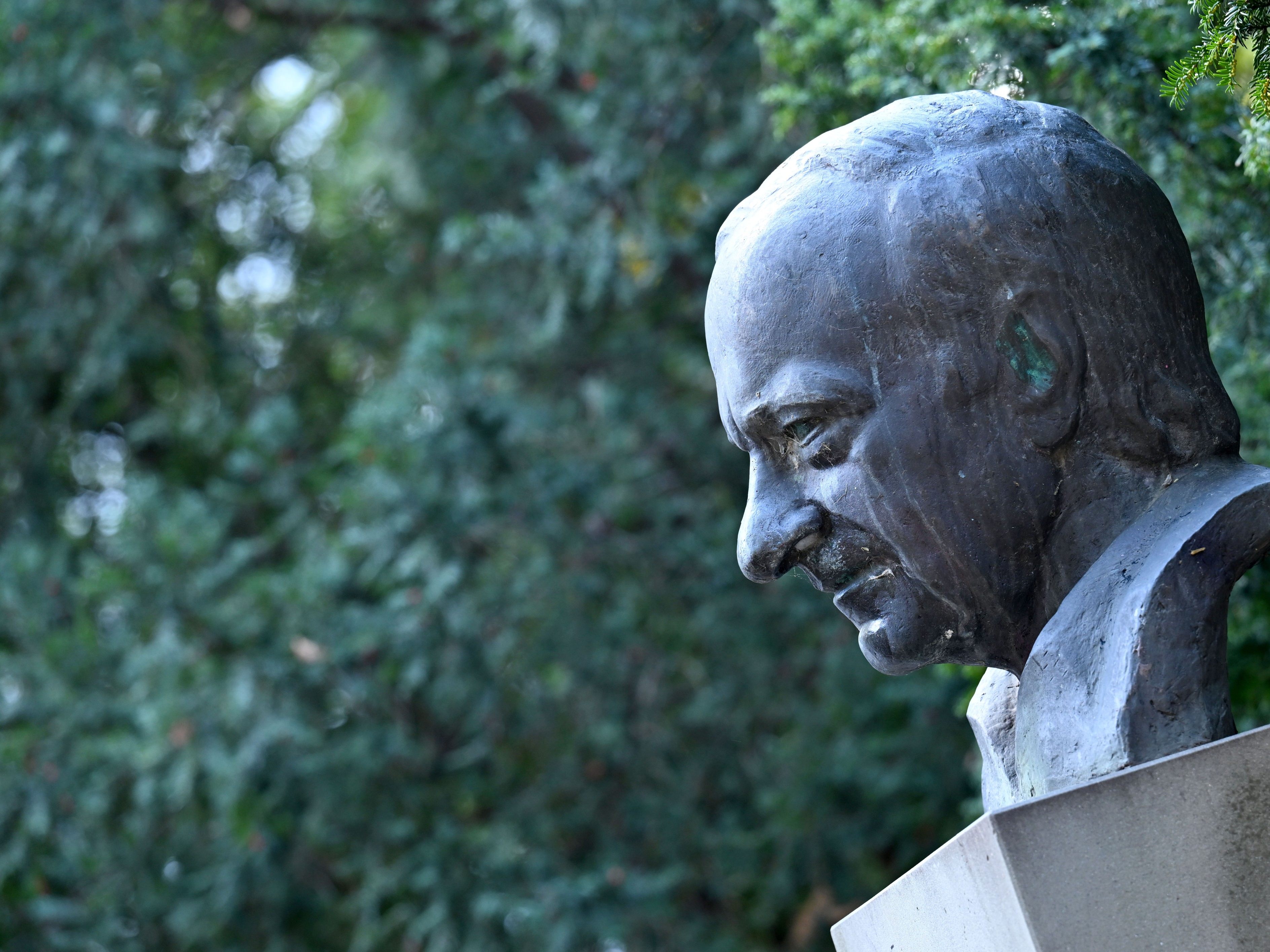 Die Büste von Hermann Gmeiner in Wien wurde abmontiert.