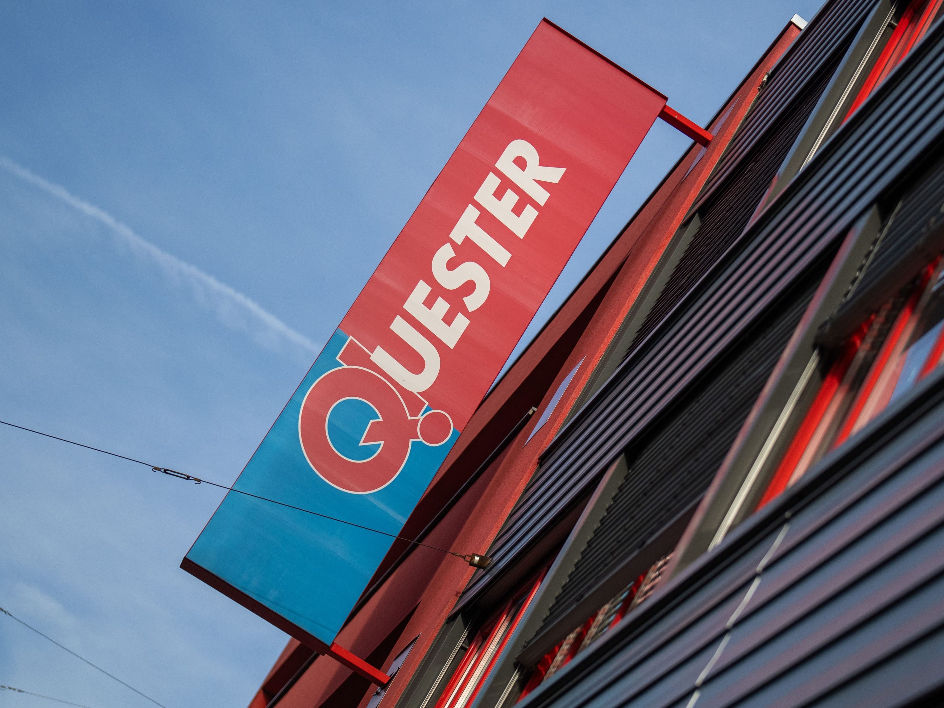 Der Baustoffhändler Quester meldet Insolvenz an.