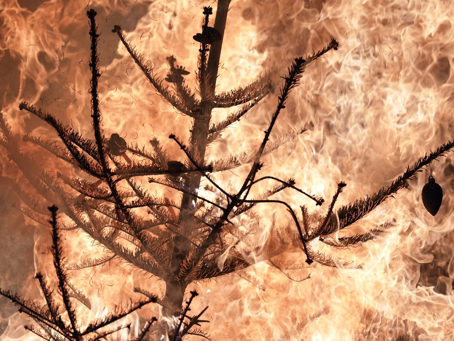 Vor allem die Weihnachtszeit ist brandgefährlich.