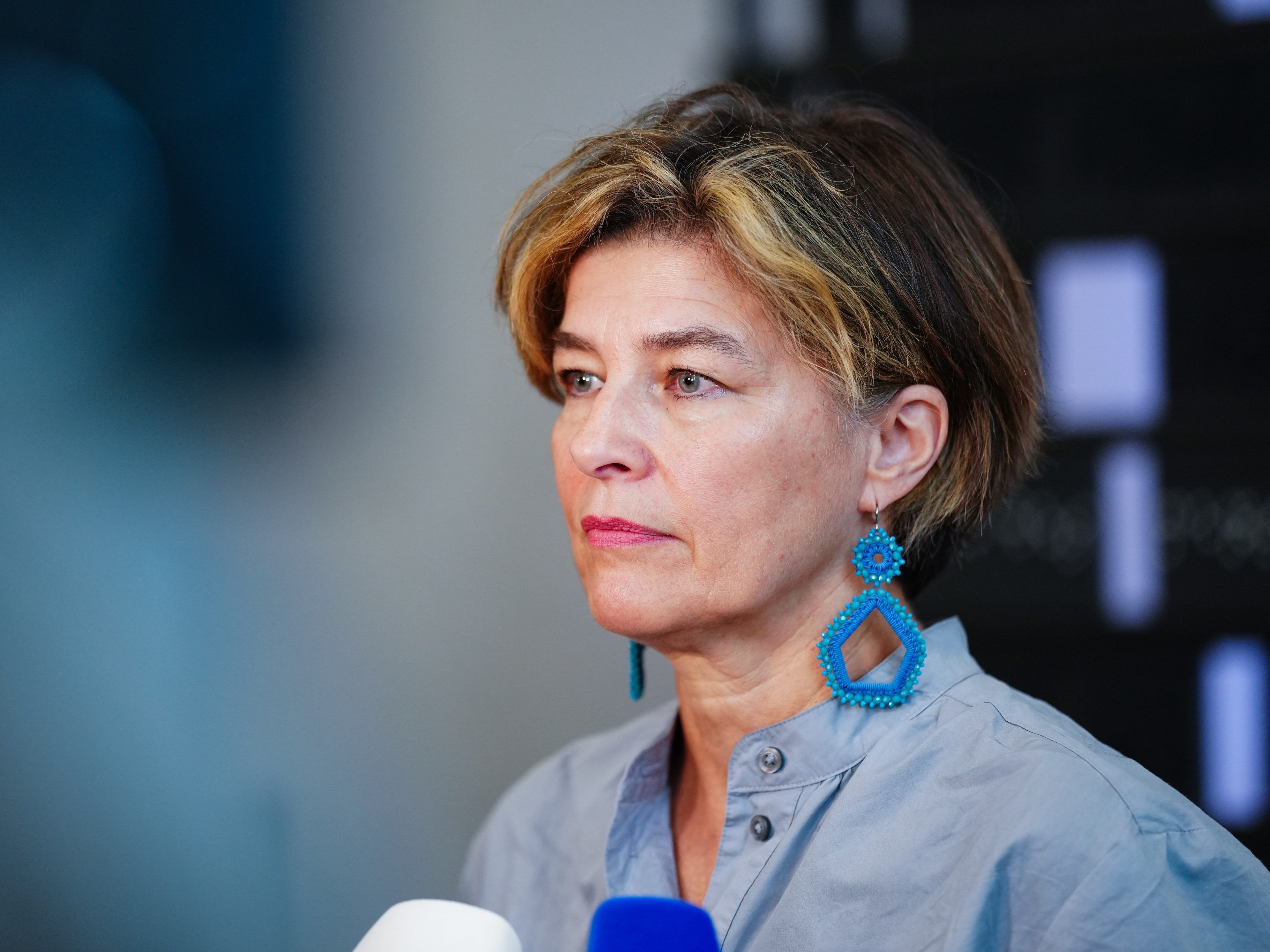 Die Grünen fordern eine Bürokratieabbau für die Wirtschaft.