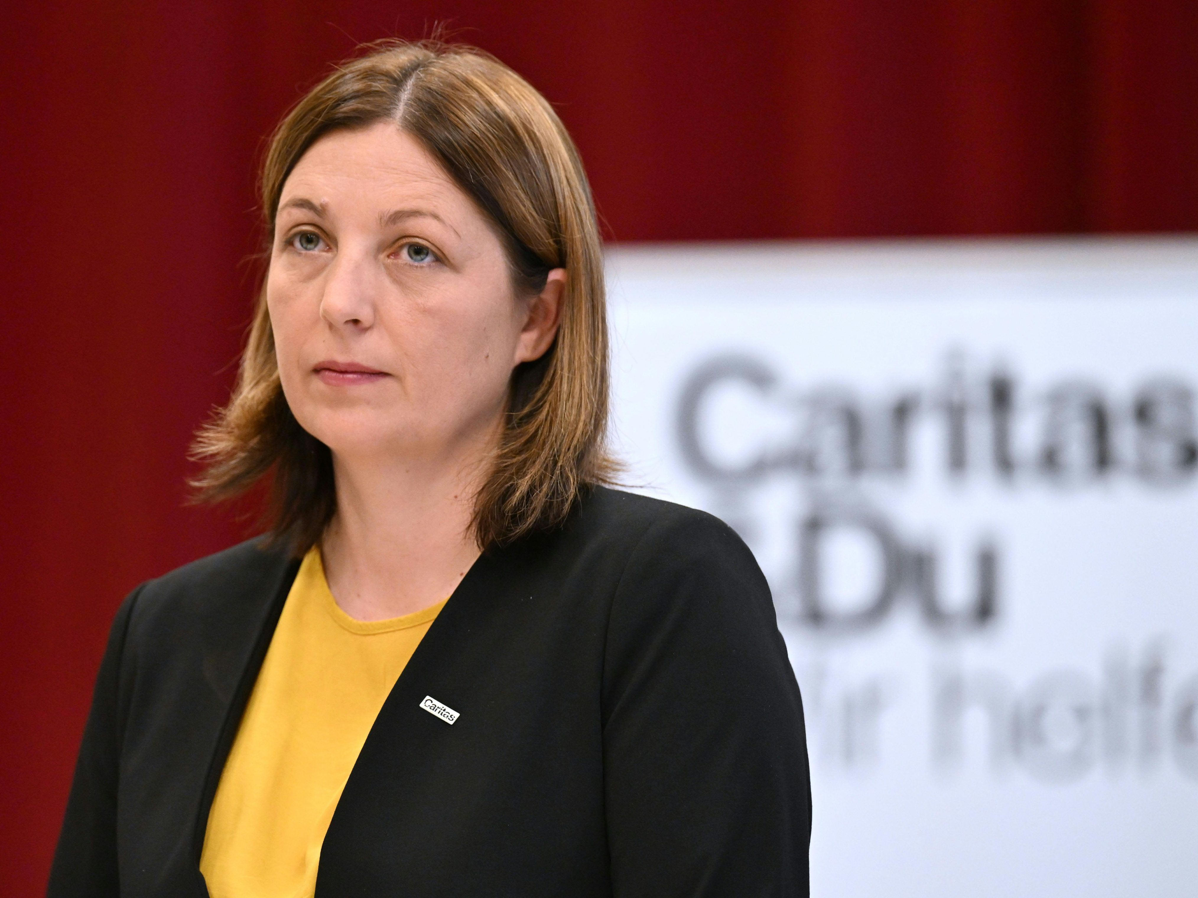 Die Caritas-Präsidentin warnt vor Sparpolitik im Sozialbereich.