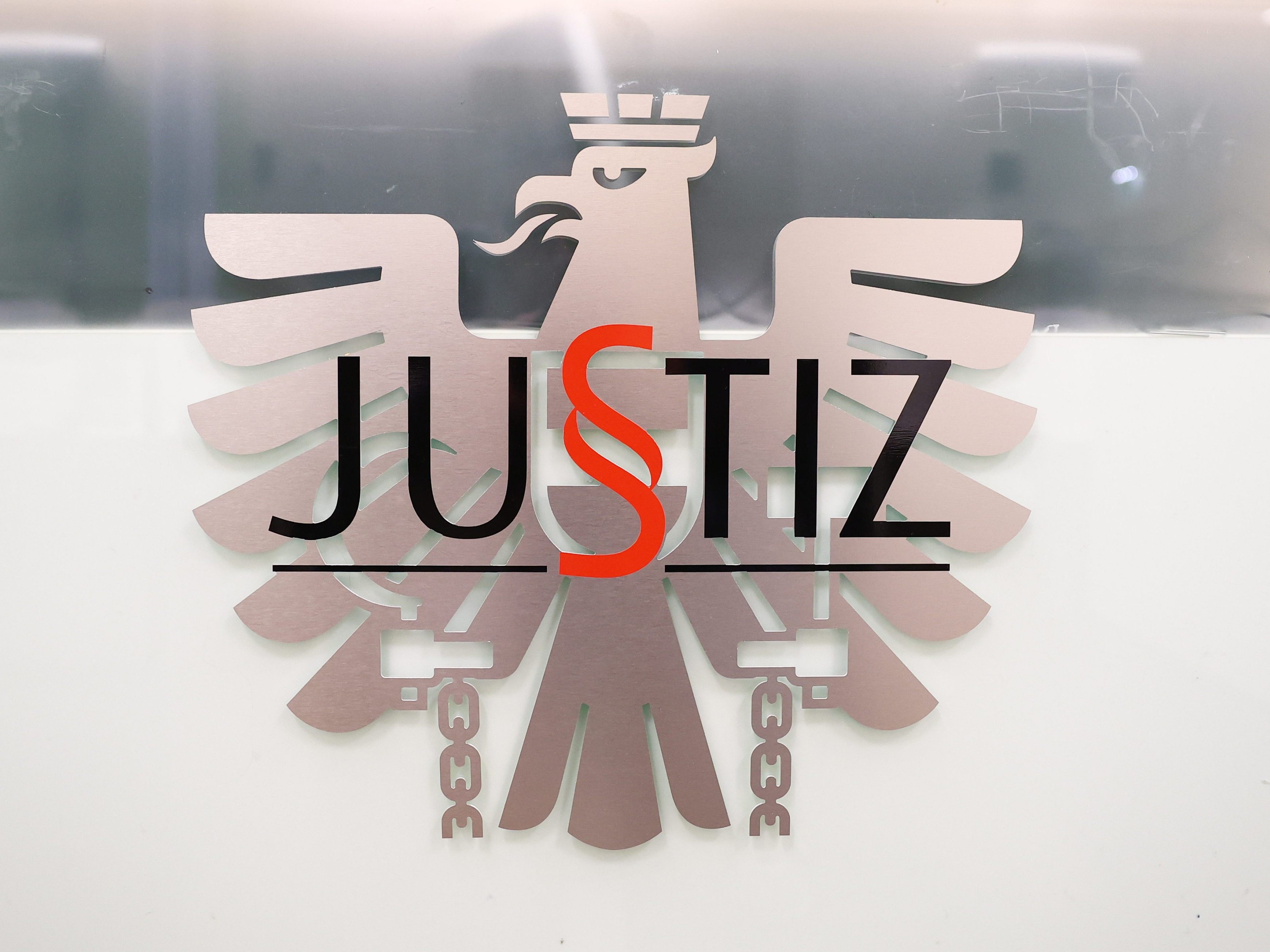 Er ist "fassungslos, dass er als Angeklagter hier vor Ihnen sitzt", so der Anwalt des Zahntechnikers.