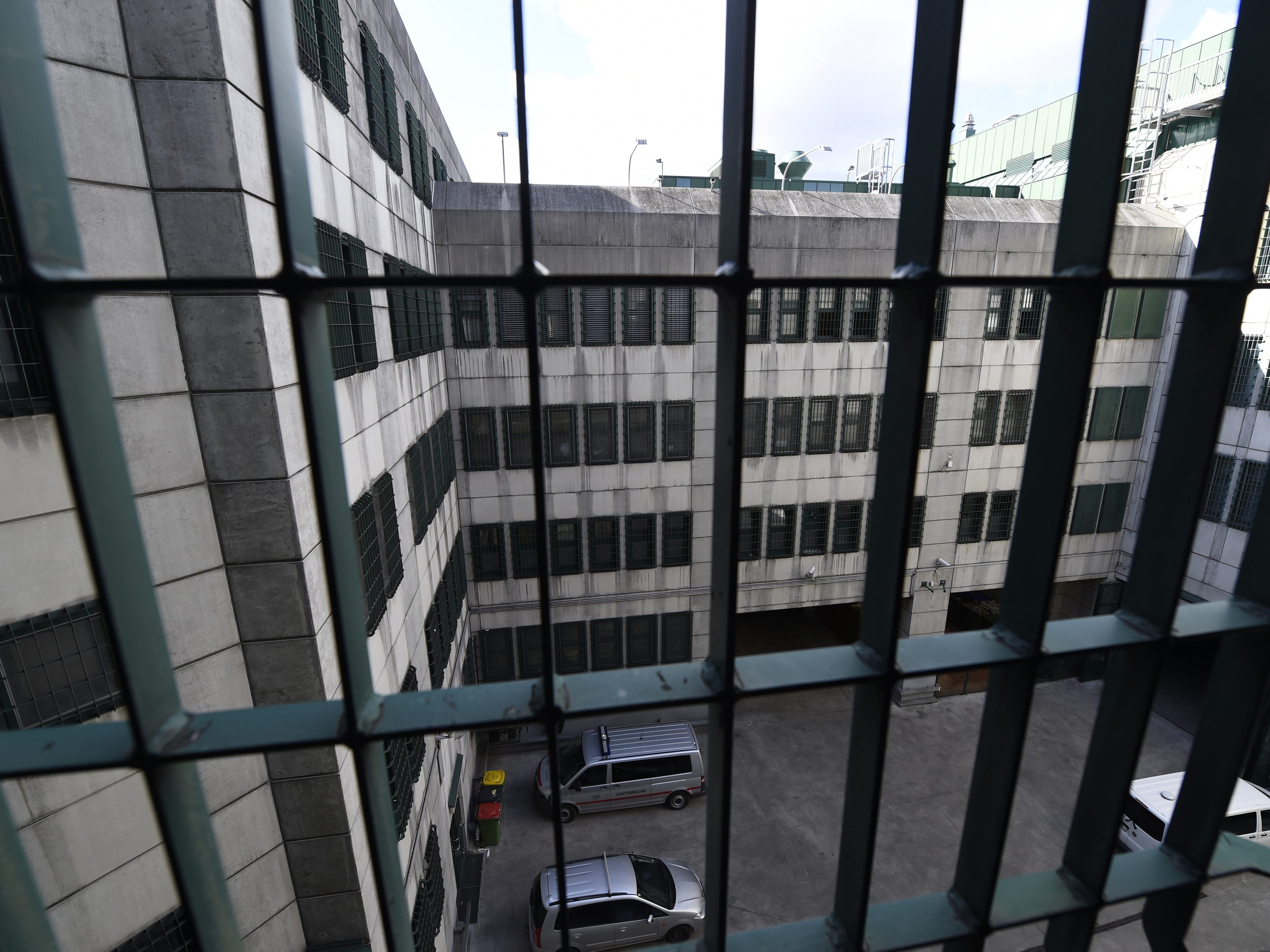 Der entflohene Häftling wollte Beute - und bekam Handschellen.