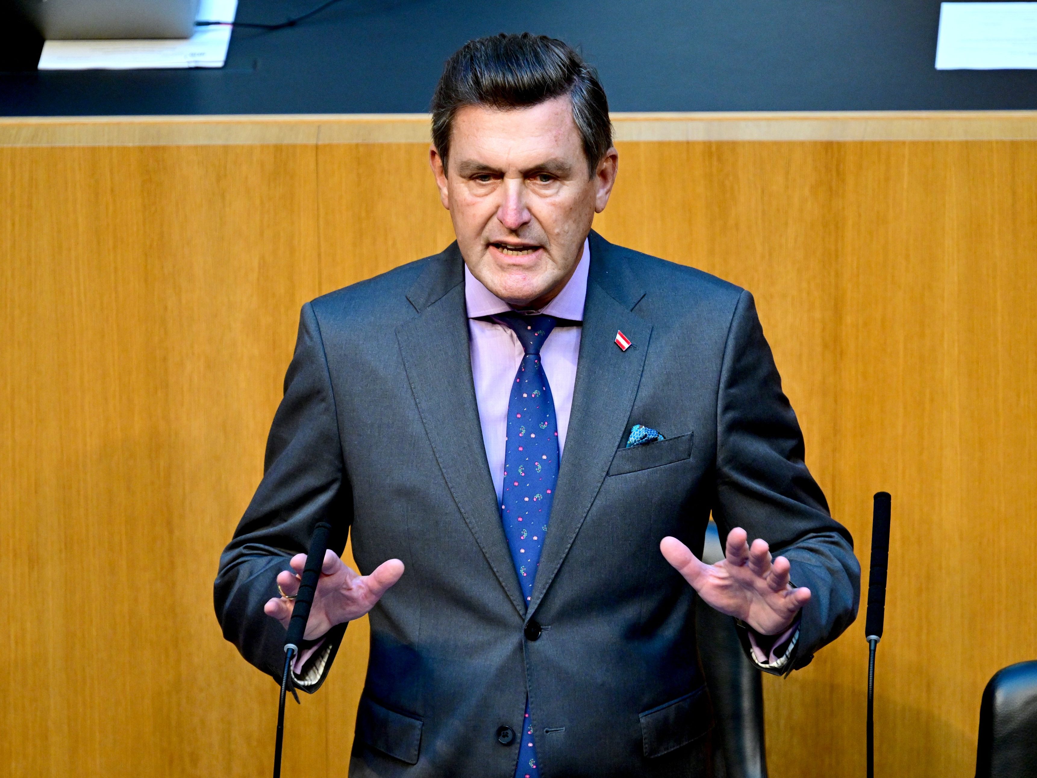 Die Novelle solle die StVO laut Hanke "ins 21. Jahrhundert führen".