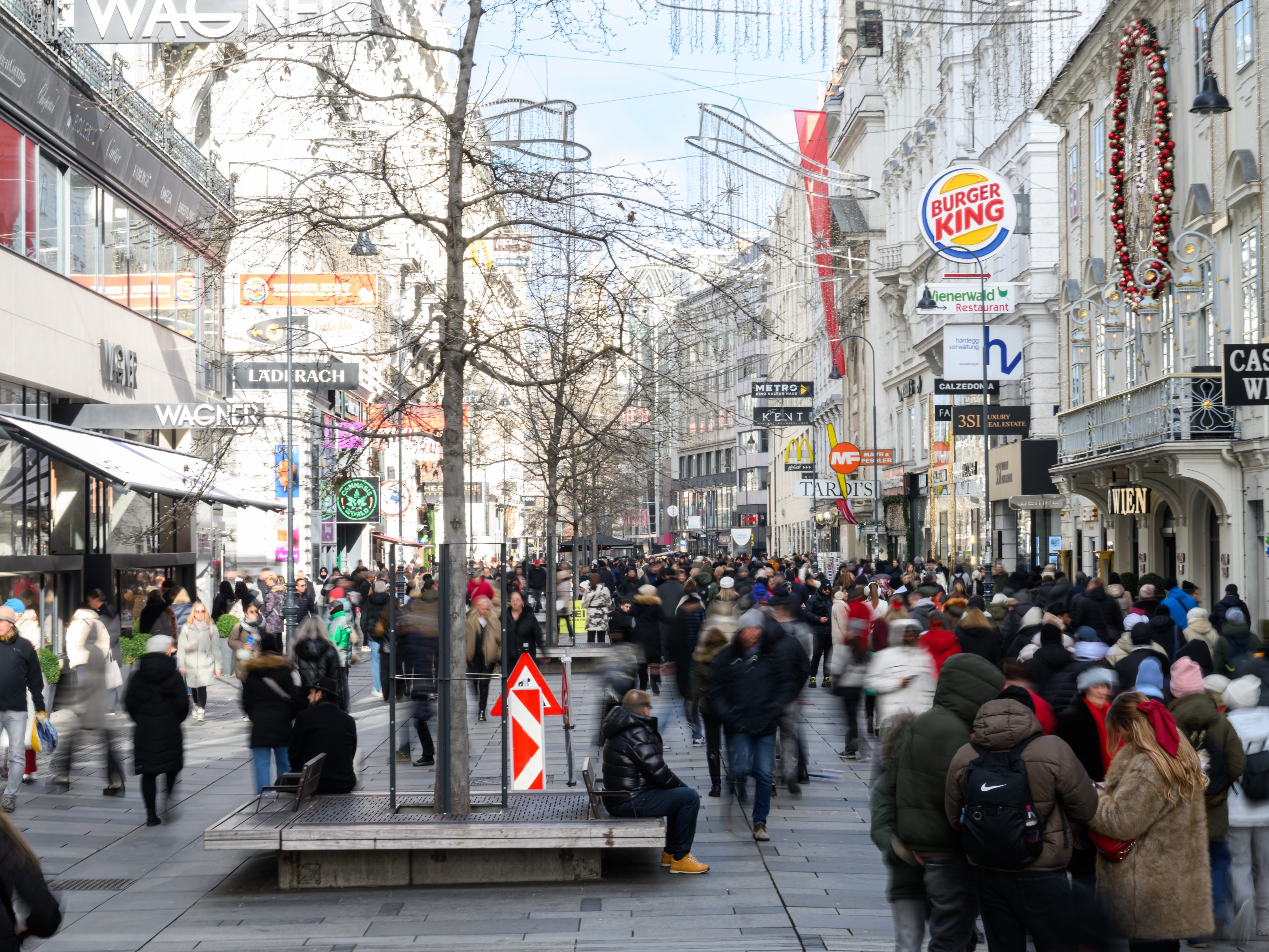 Der Handel startete mit starker Kundenfrequenz in die Adventzeit.