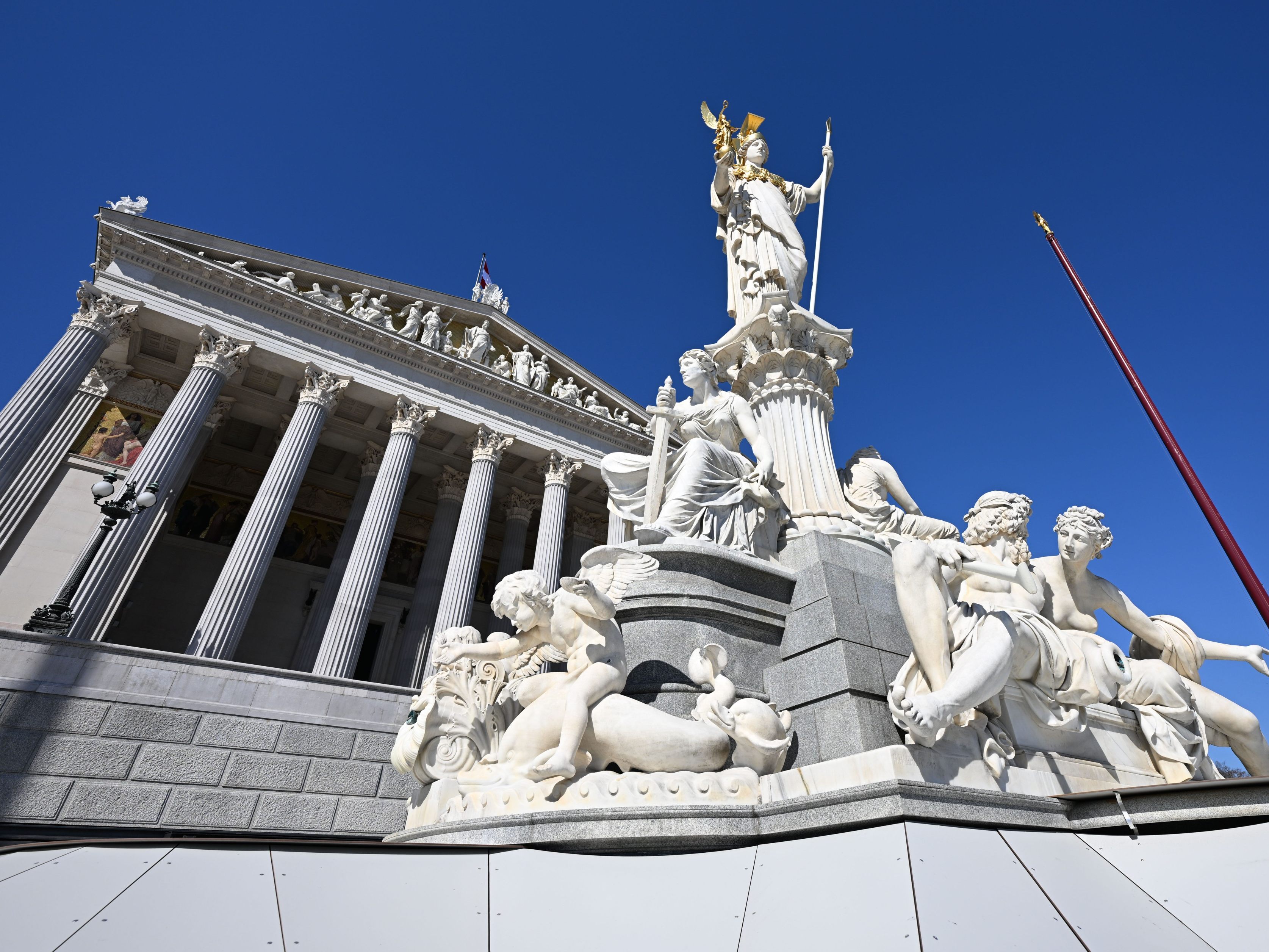 Das Parlament vergibt einen Werkvertrag für ein Forschungsprojekt.