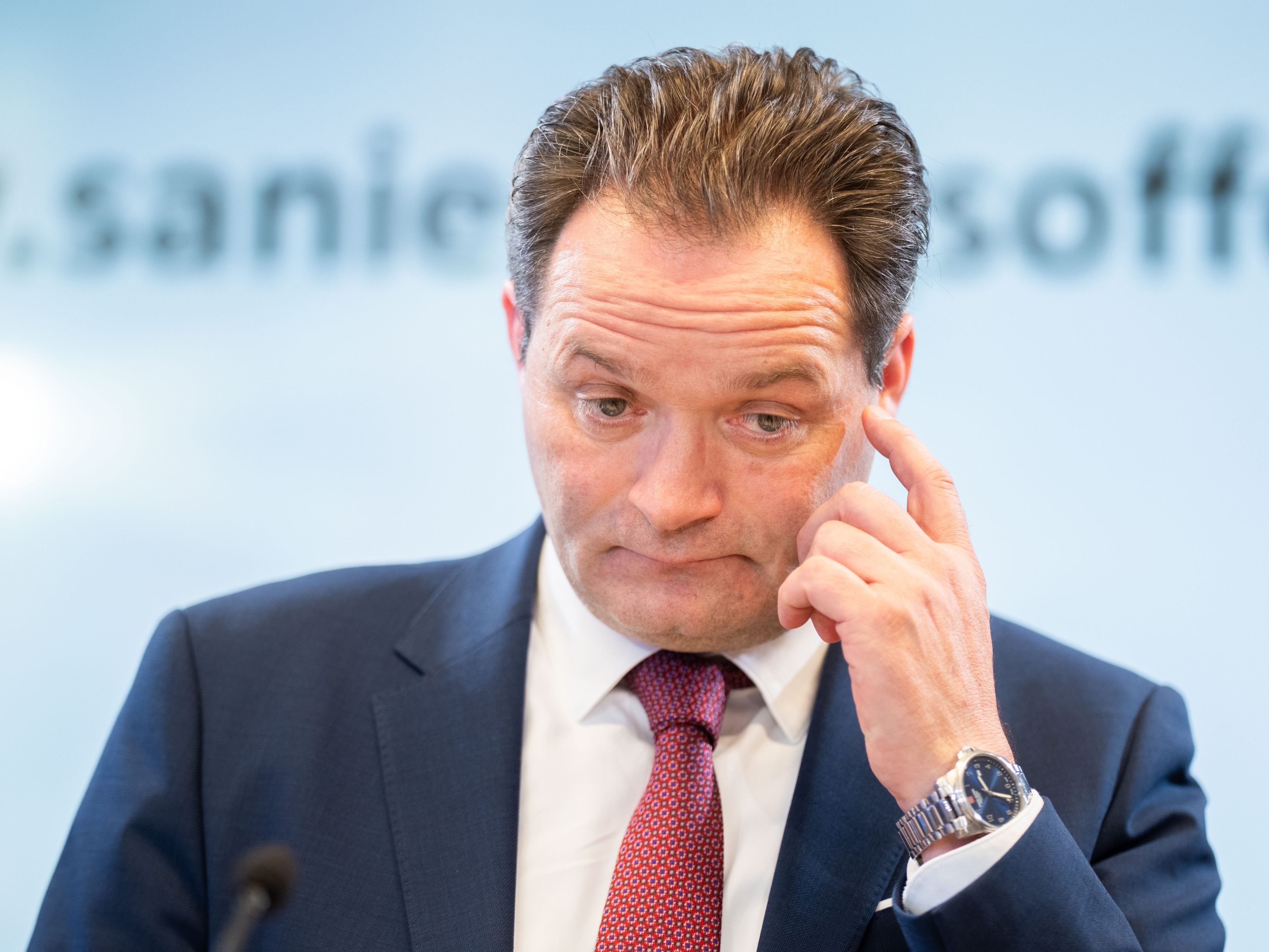 Minister Totschnig hält versprochenes Geld für Klimaschutz zurück.