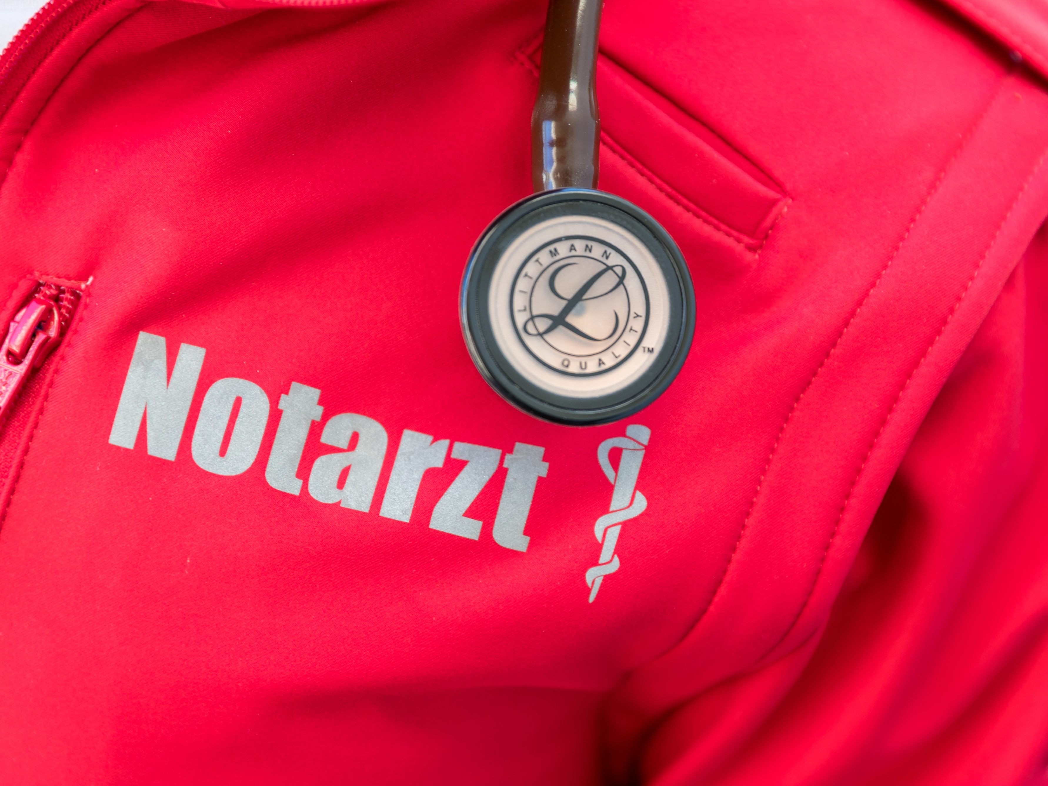 Fünf Jugendliche wurden verletzt.