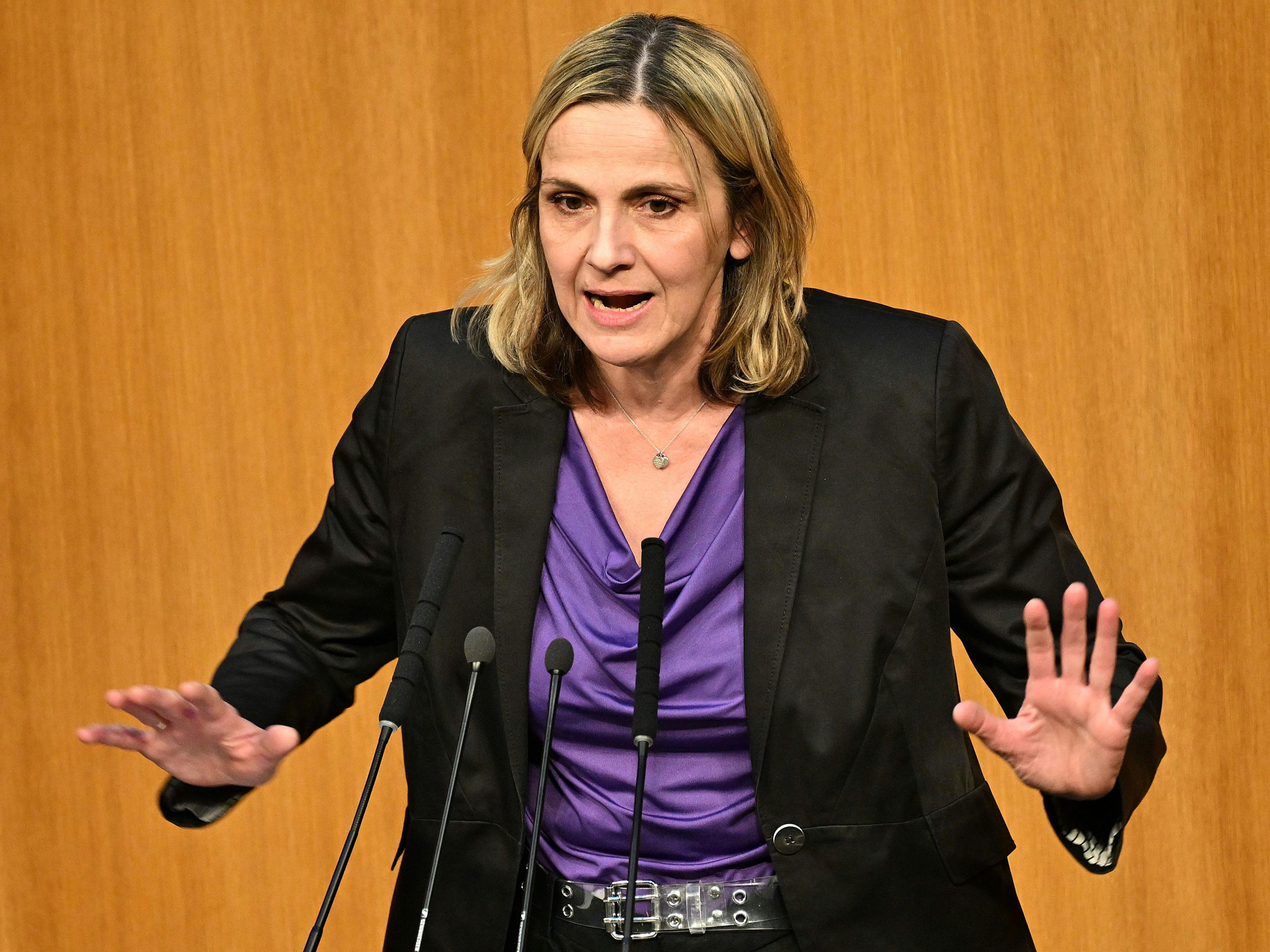 Belakowitsch warf Babler "Totalversagen von Wohnen bis Pensionen" vor.