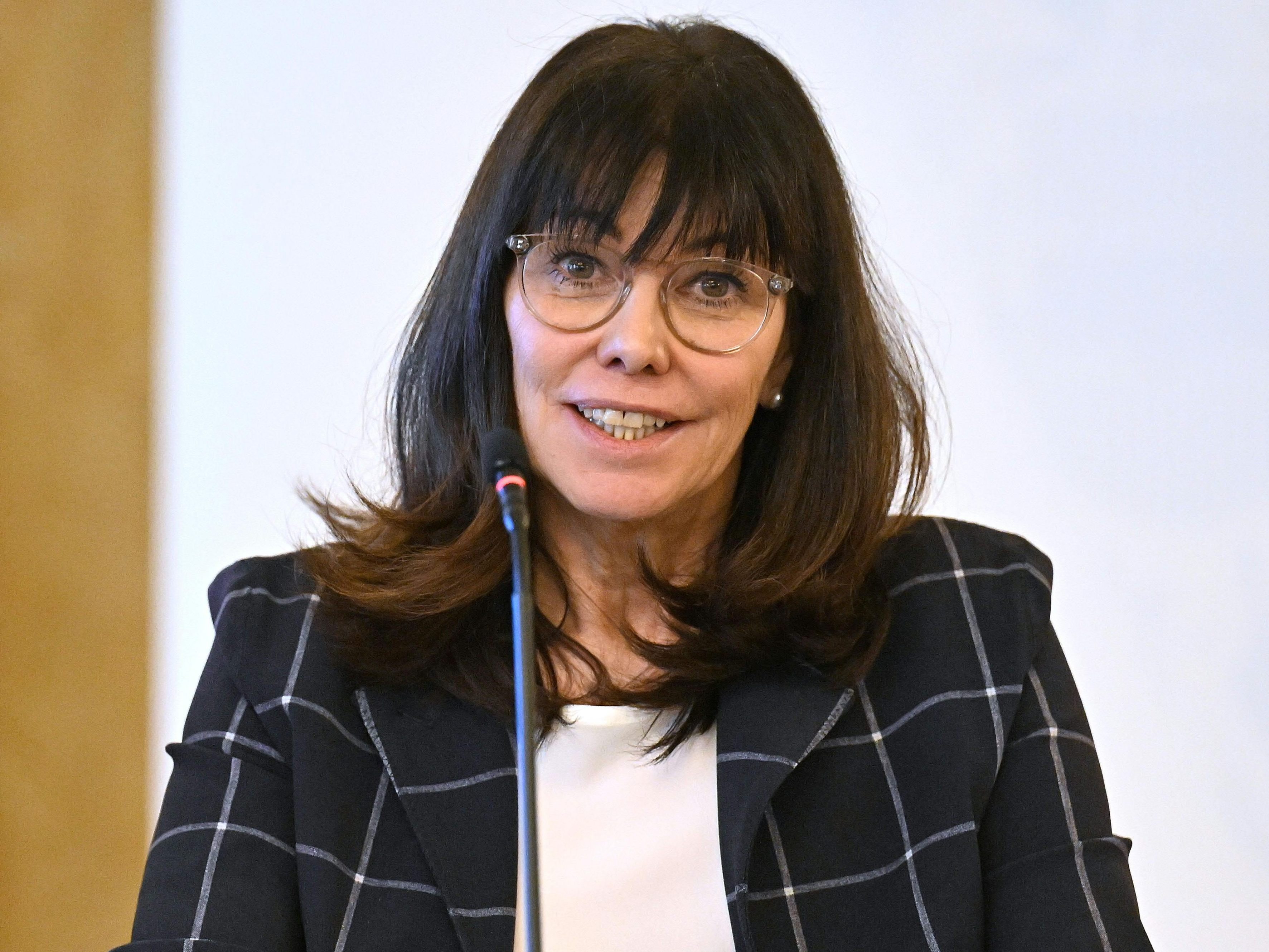 Schultz übernimmt interimistische Führung.