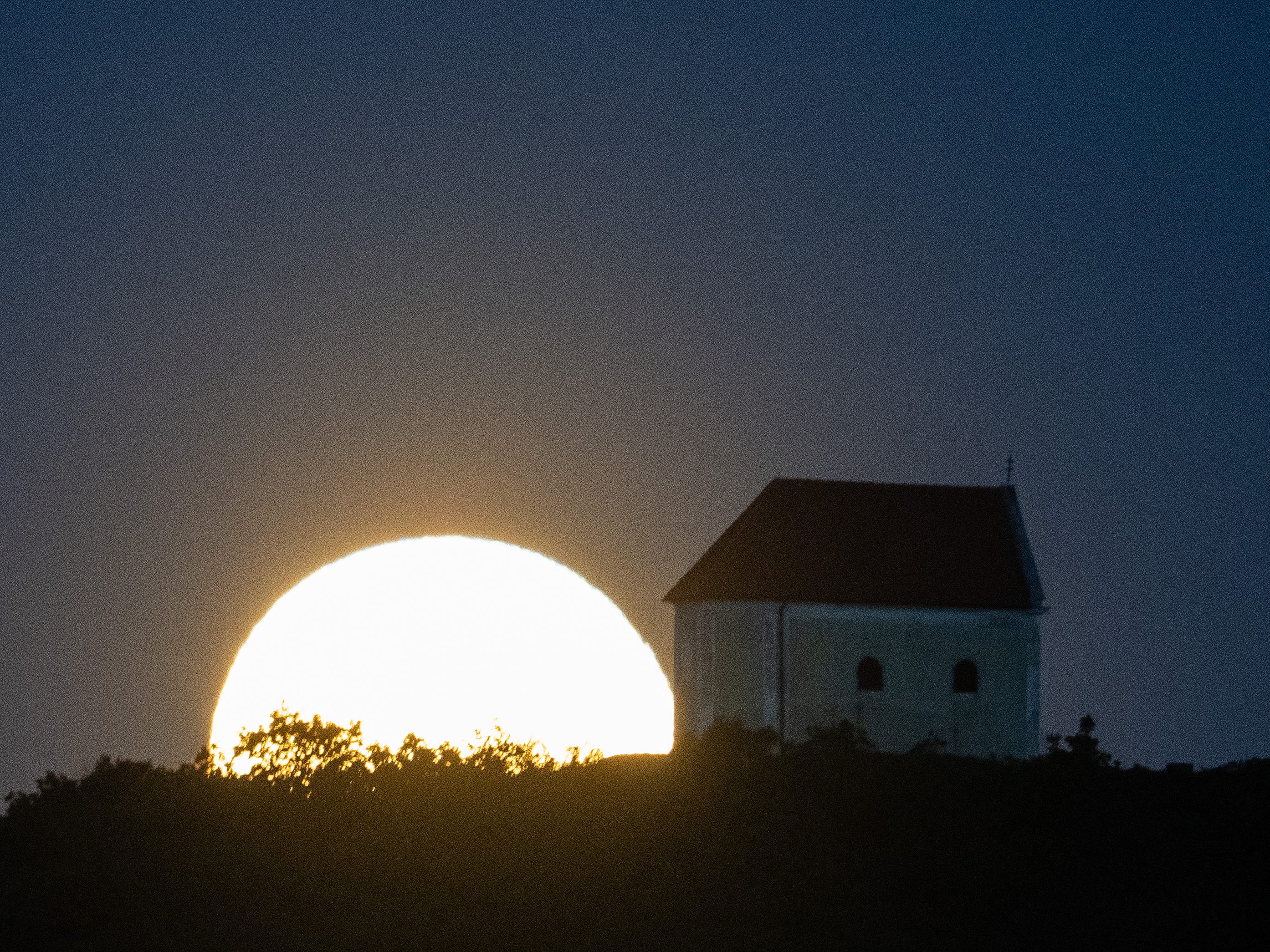 Der "Supermond" macht die Nacht besonders hell.