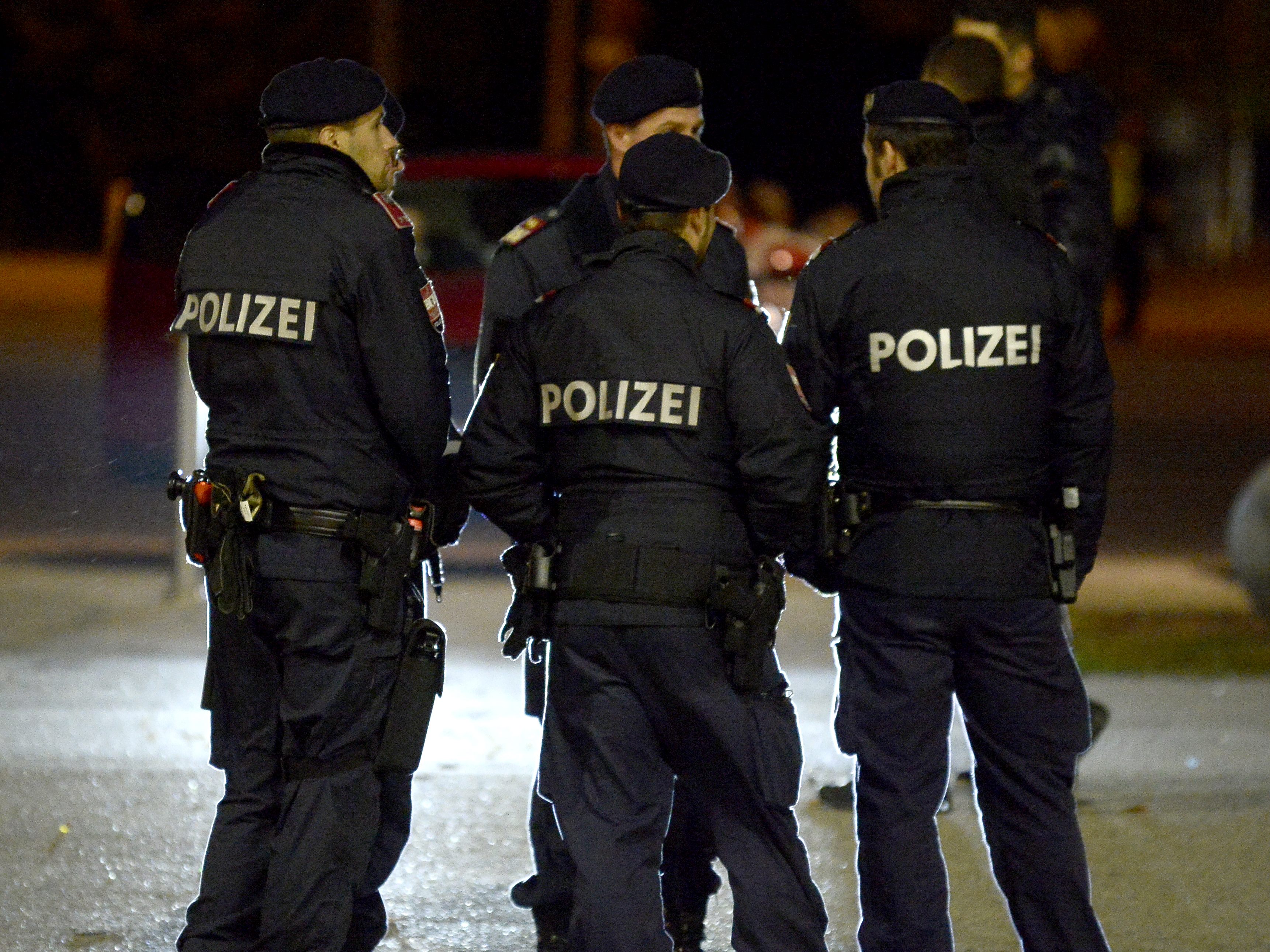 Polizeieinsatz am Arthaberplatz in Wien-Favoriten.