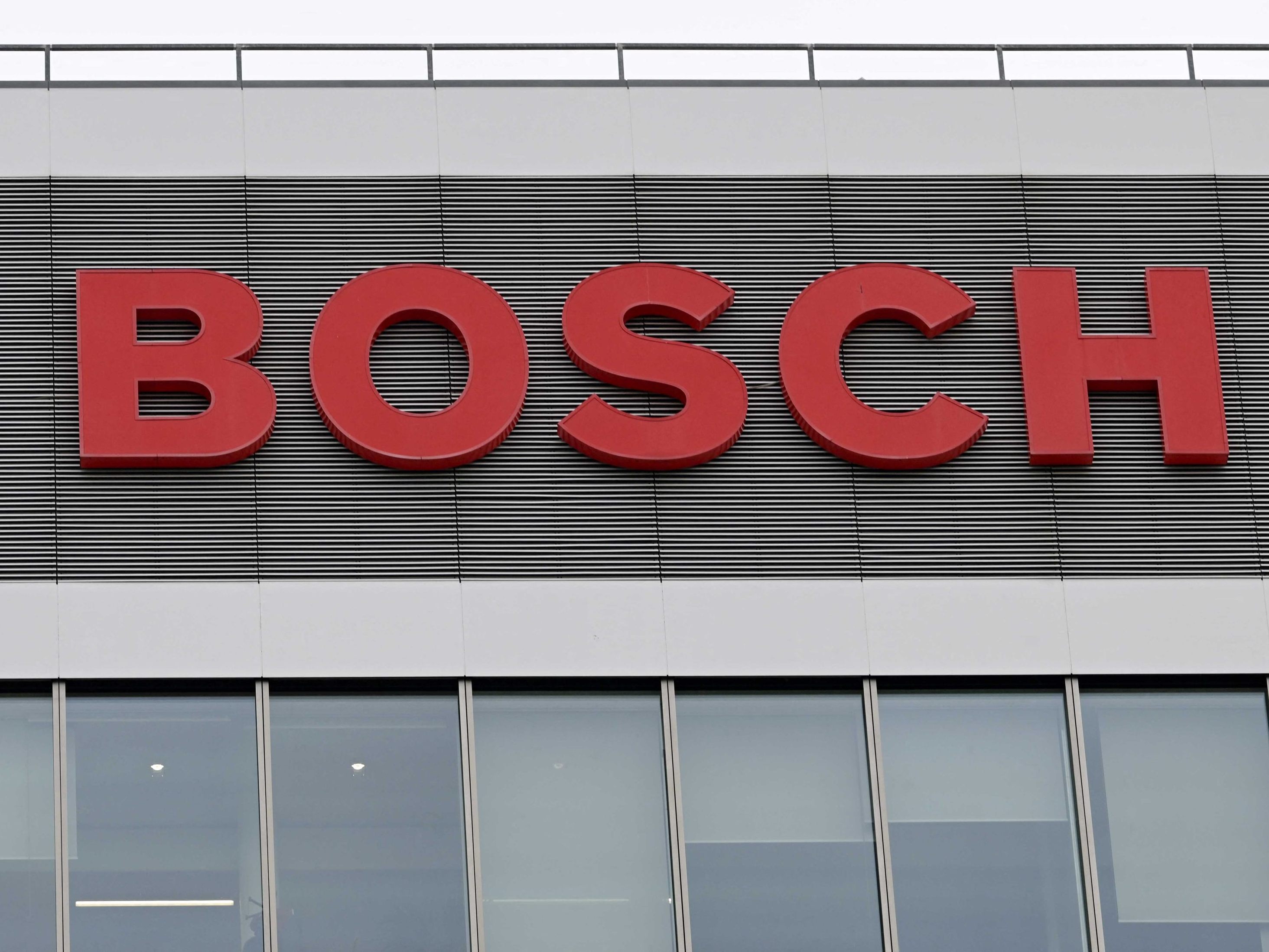 Bosch beantragt Kurzarbeit wegen Chipmangel.