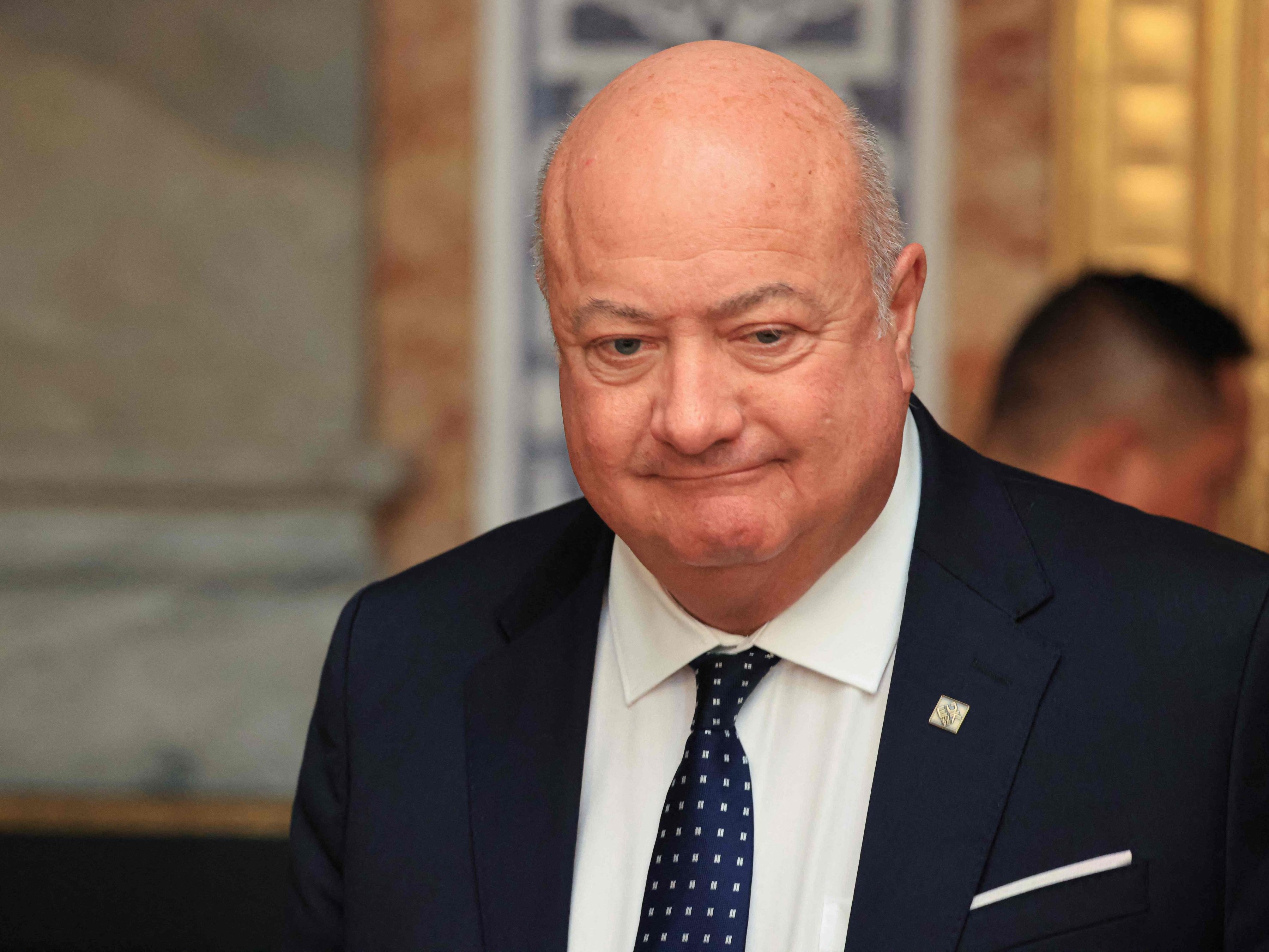 Kanzler Stocker kehrt nach seiner Rückenoperation wieder ins Büro zurück.