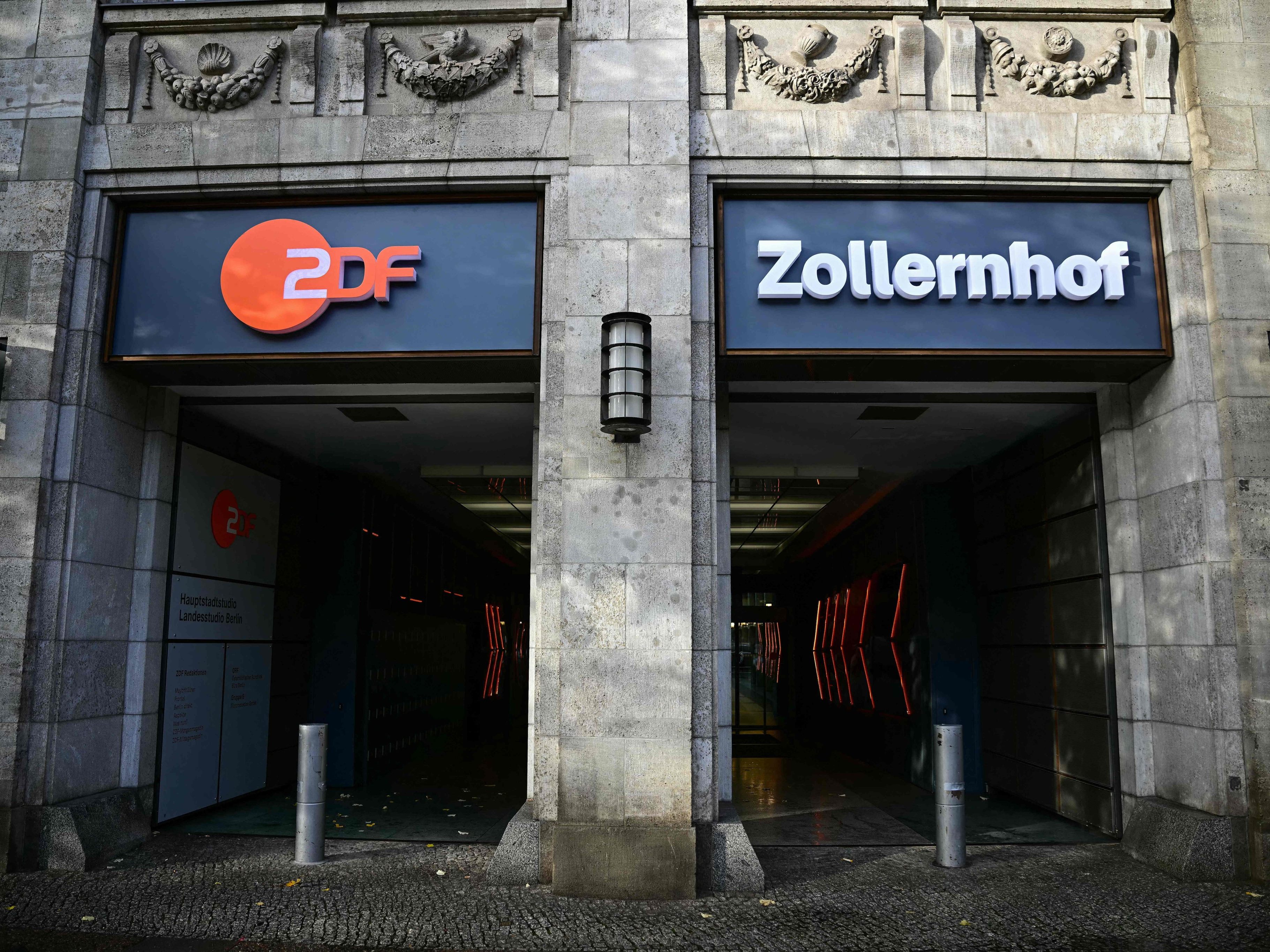 Das ZDF-Hauptstadtstudio liegt an der Straße Unter den Linden im Zentrum Berlins.