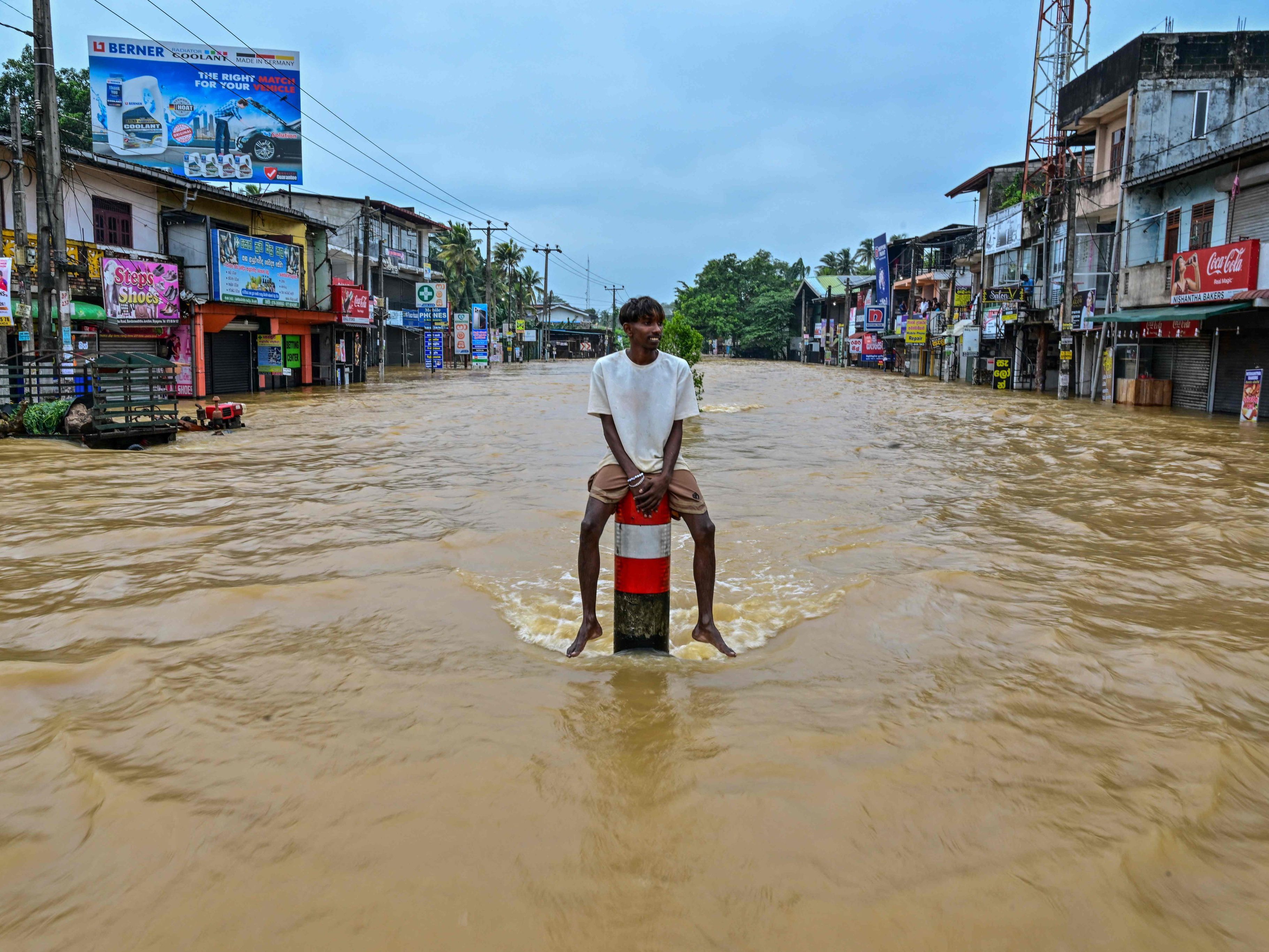Nach einem schweren Unwetter auf Sri Lanka ist die Zahl der Toten nach Angaben des Katastrophenschutzes weiter gestiegen.