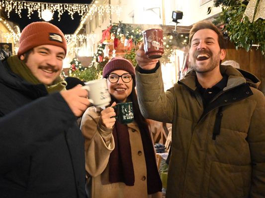 Der traditionelle Bludenzer Christkindlemarkt öffnete wieder seine Tore und die Standbetreiber*innen freuen sich zahlreiche Besucher*innen.