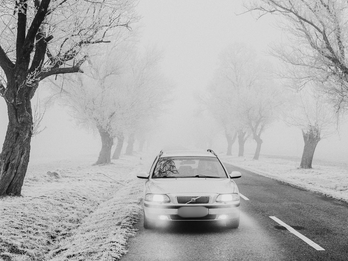 Drei Menschen sterben bei einem Glätteunfall in Bayern.