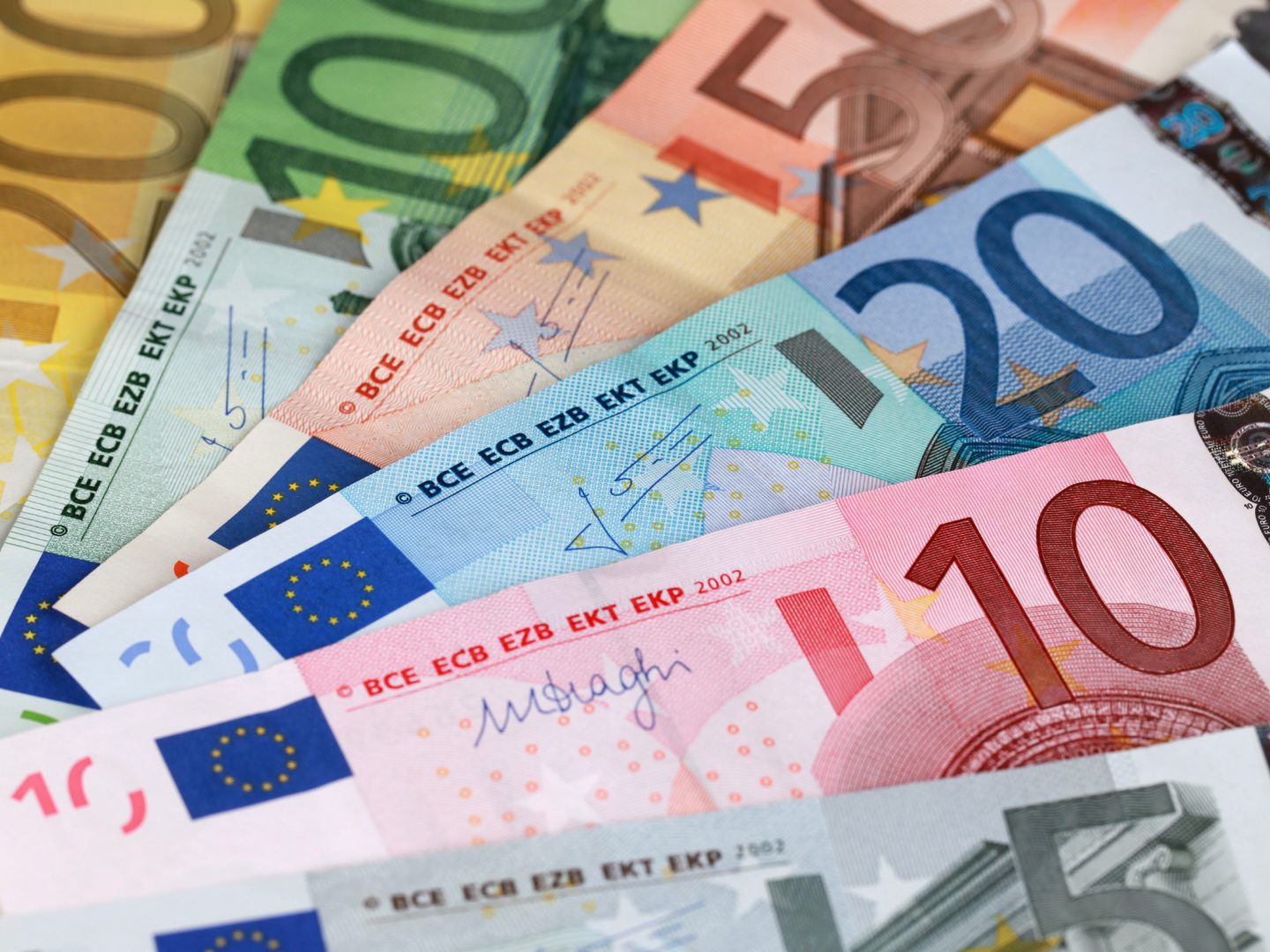Die Euro-Banknoten werden neu gestaltet. Flüsse, Vögel und kulturelle Ikonen stehen zur Wahl.