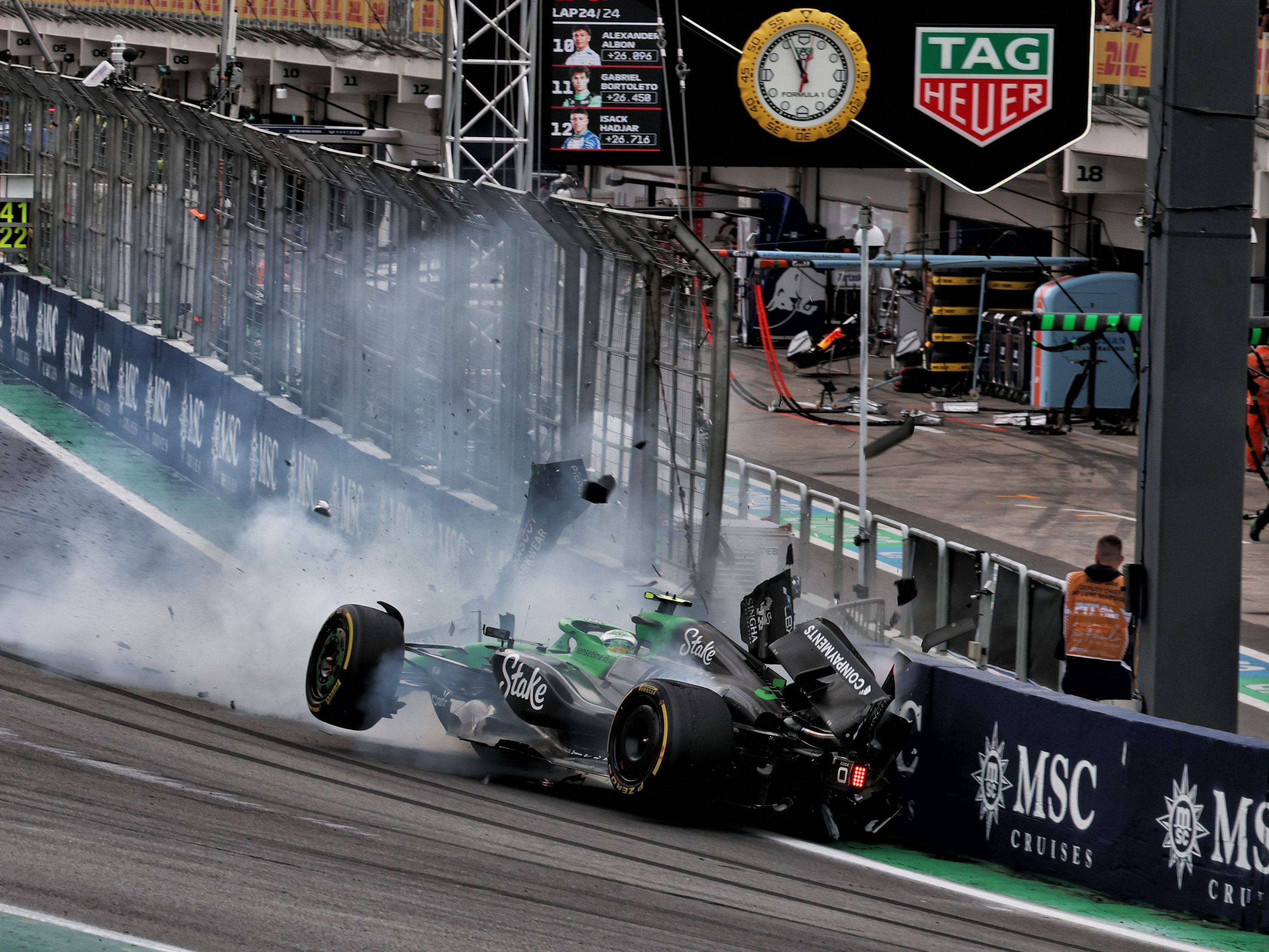 Sauber-Rookie Bortoleto übersteht Horror-Unfall in Brasilien.