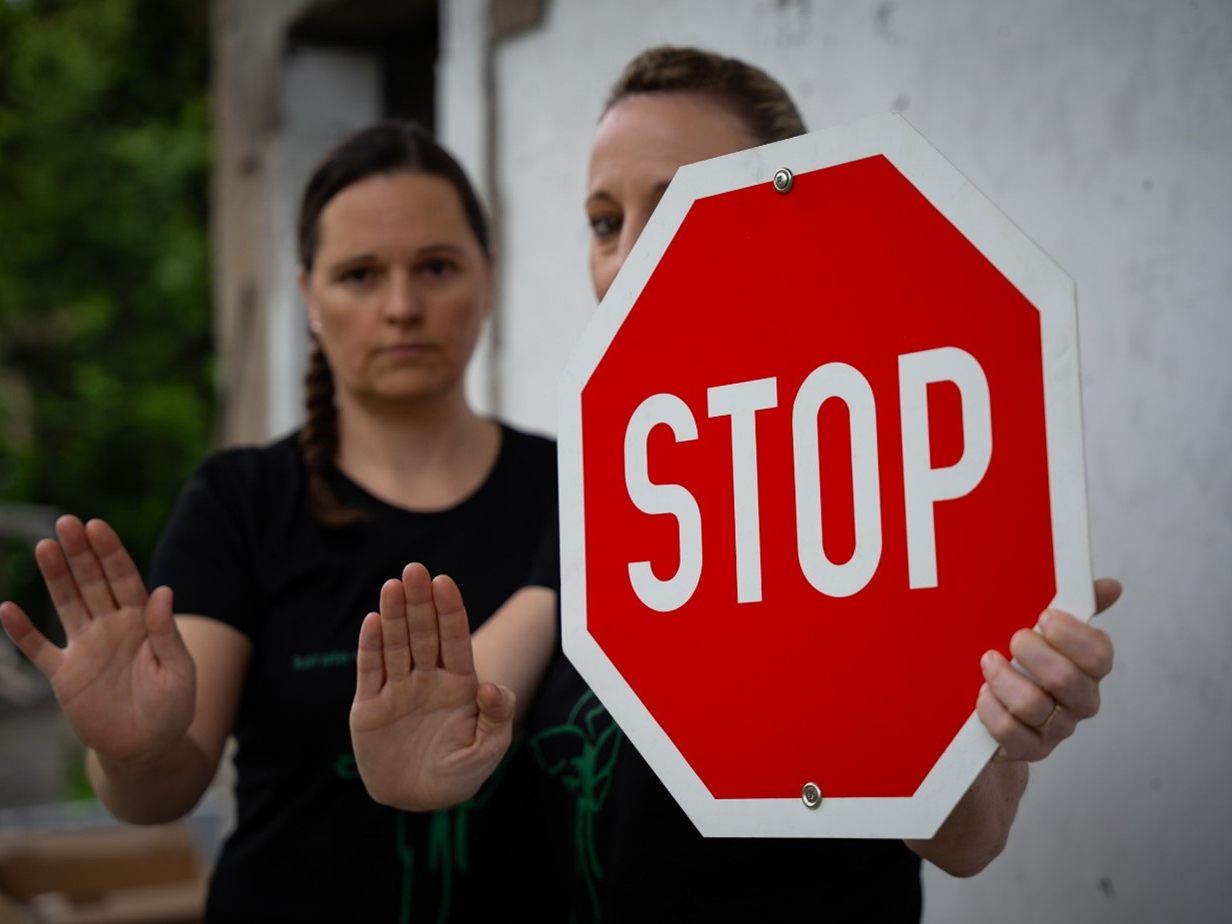 Stopp Gewalt an Frauen.