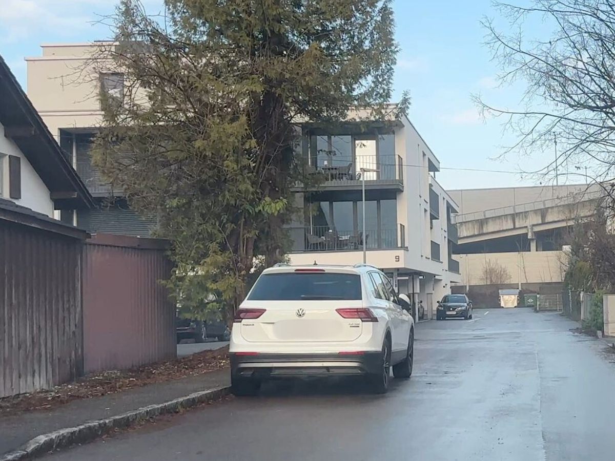 Fünf Festnahmen nach Angriffen auf Polizeikräfte in Hohenemser Hotel.