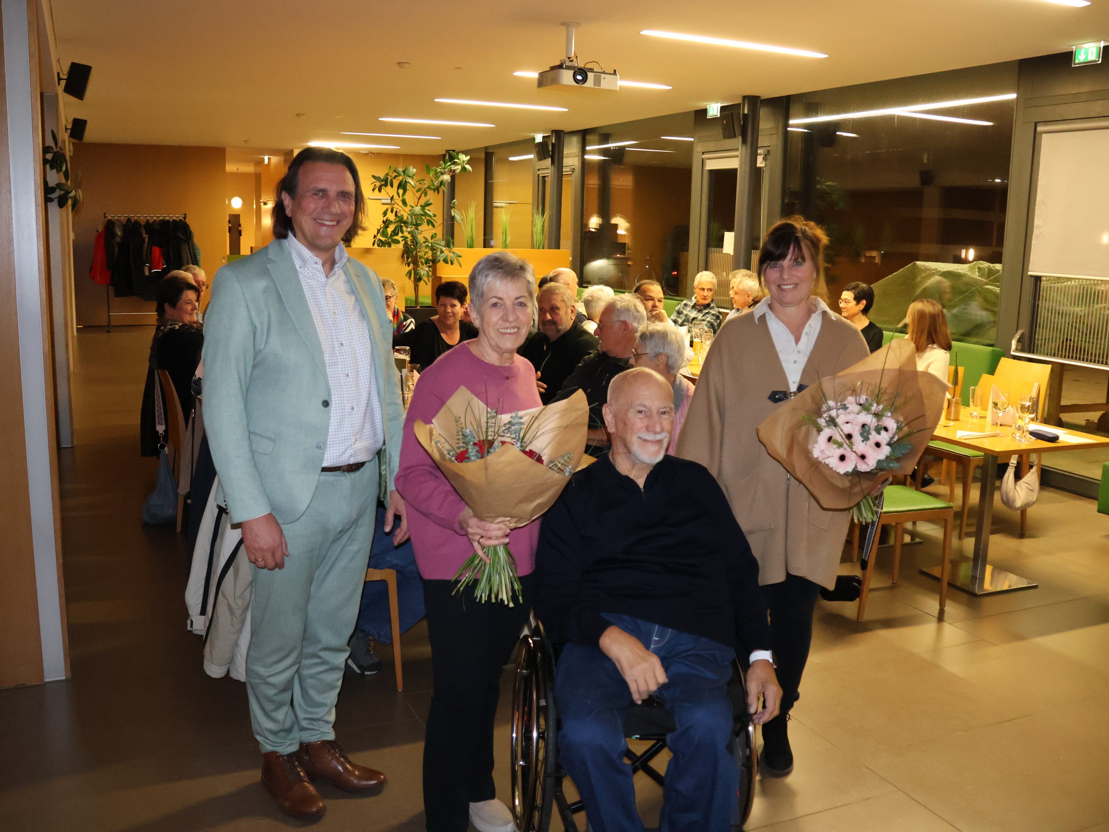 z'Kobla dahoam-Gründer Lothar Huber mit Gattin Margit und Bgm. Hölzl (li.) sowie Nachfolgerin Sylvia Bürger (re.)