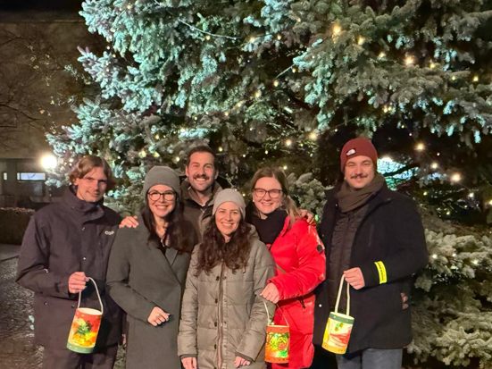 Bildungsstadtrat Bernhard Corn, Vizebürgermeisterin Andrea Mallitsch, Bürger-meister Simon Tschann, Kulturamtsleiterin Daniela Beck, Abteilungsleiterin für Kinder- und Schülerbetreuung sowie Kindergärten, Kulturstadtrat Cenk Dogan