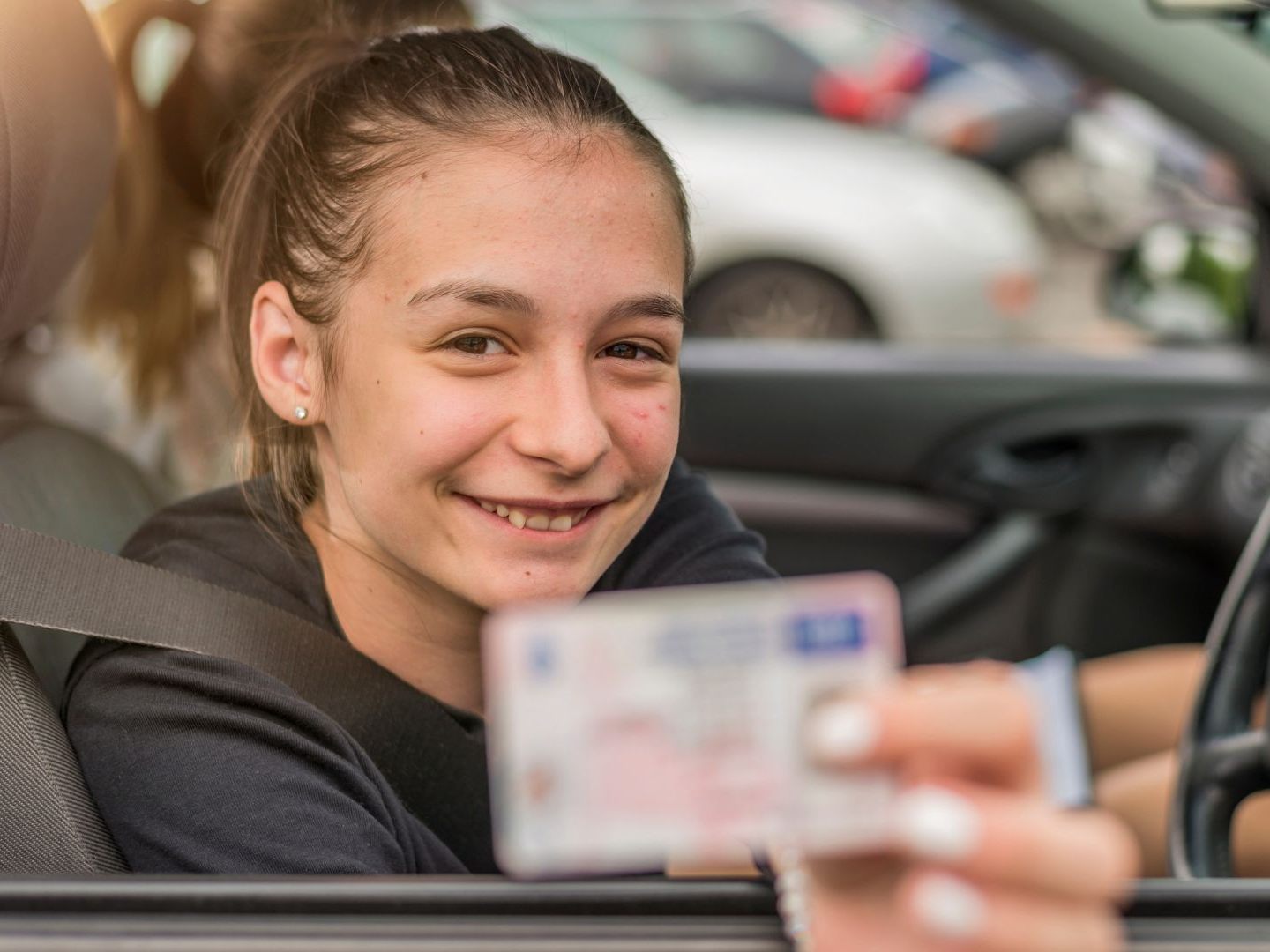 32 % der Österreicher sind laut Studie für den Pkw-Führerschein ab 16.