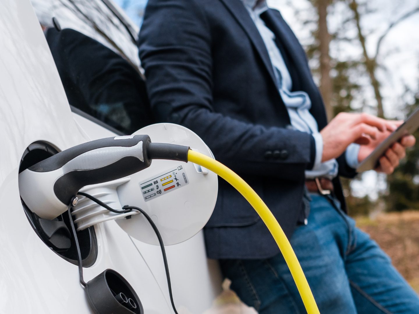 Wie Sonnenlicht das Laden von E-Autos ersetzen könnte – ganz ohne Steckdose.