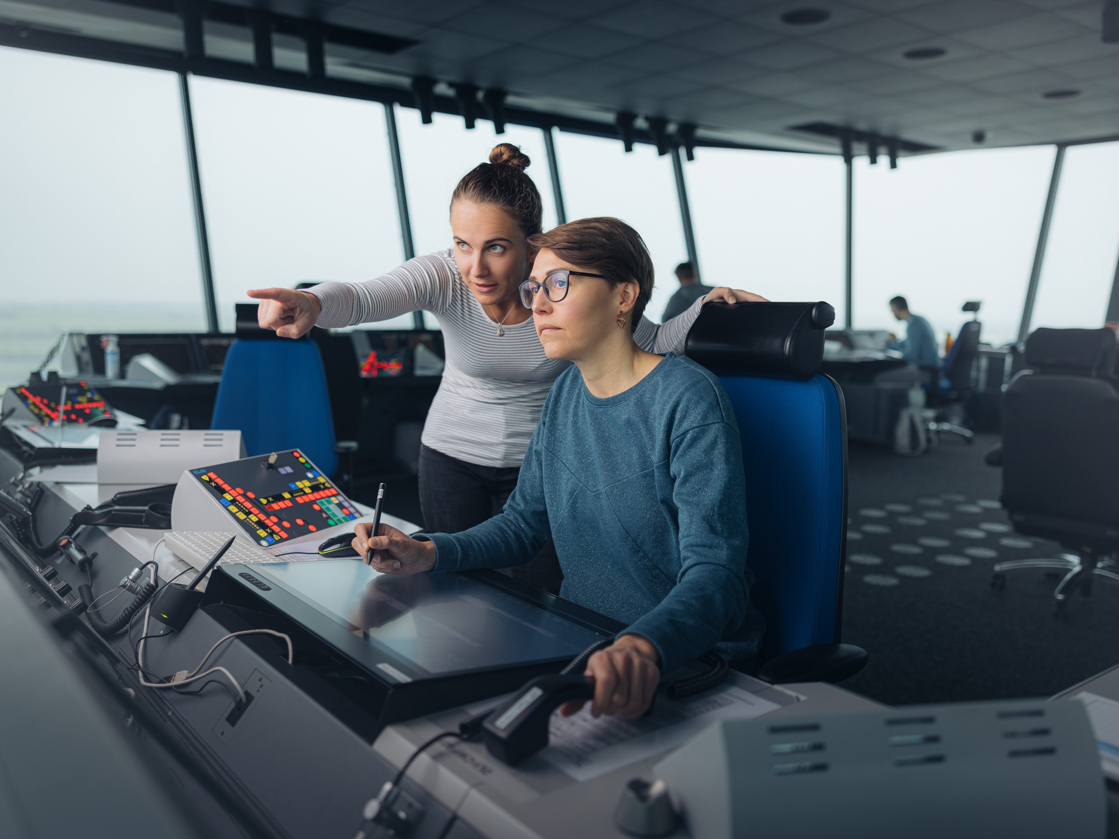 Der Austro Control Recruiting-Day steht vor der Tür. Im Bild zu sehen: Fluglotsinnen.