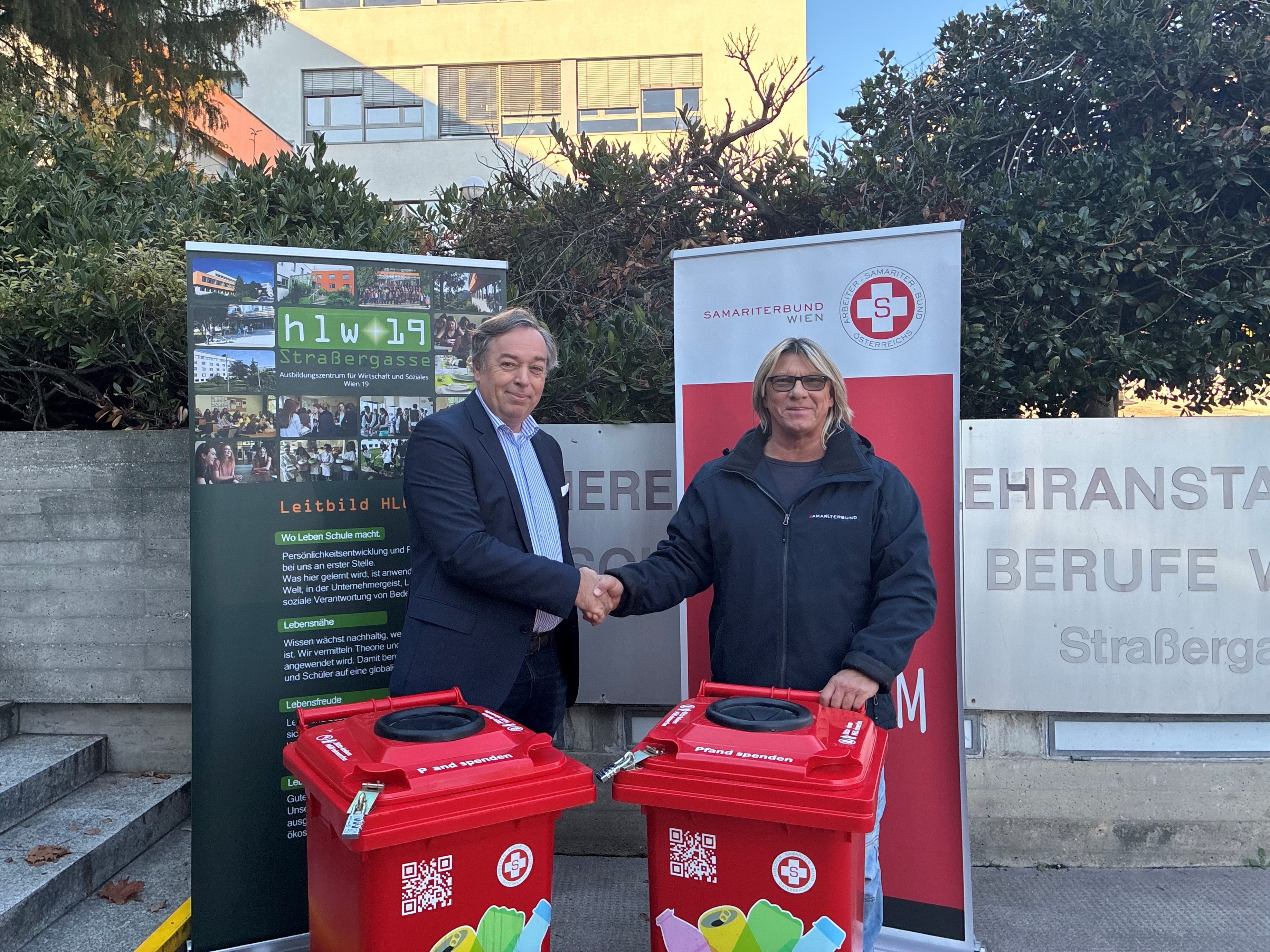 Die Schulaktion unterstützt armutsbetroffene Menschen.