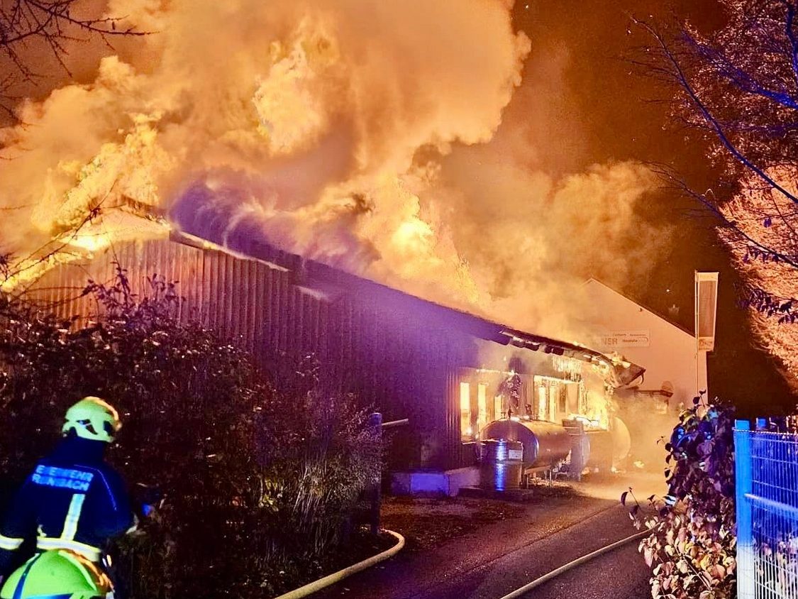 Rund 200 Feuerwehrmitglieder waren im Einsatz.