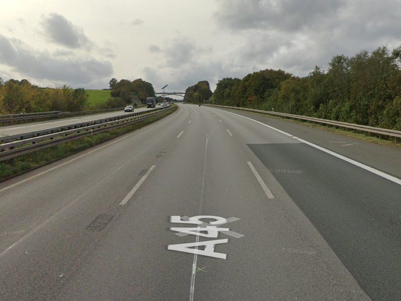 Die abgetrennten Hände einer Frau wurden auf der Autobahn A45 in Deutschland gefunden.