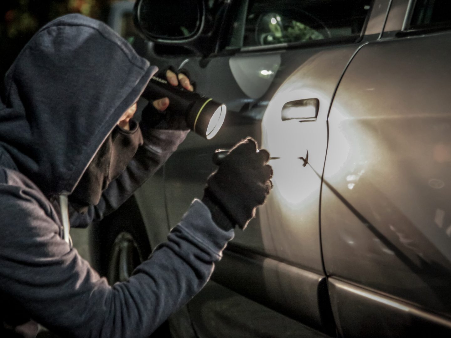 In einer Tiefgarage in Höchst wurden sechs Autos aufgebrochen.