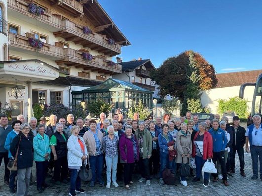 Die SeniorInnen vor der „Herrschafstaverne“ vor der Heimfahrt