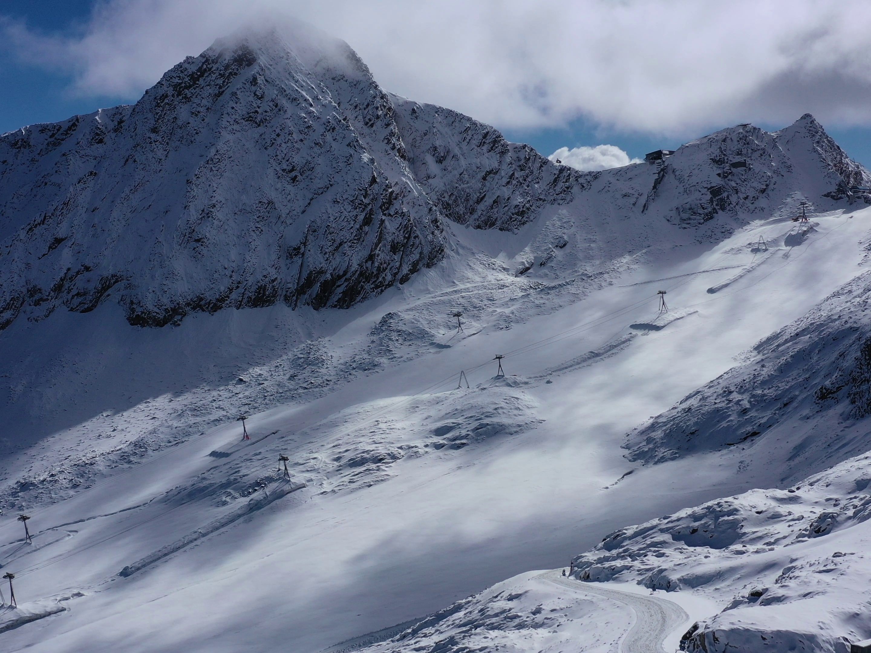 Das Schneebrett war im freien Skiraum abgegangen,