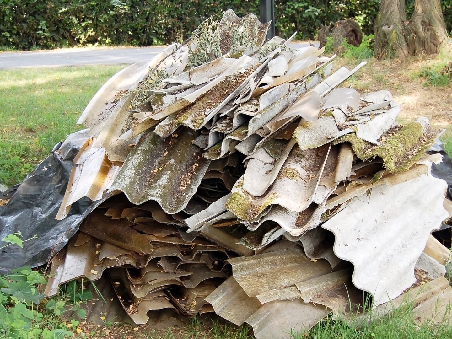 Die Asbest-Gefahr ist nach Hagel größer als bisher angenommen,